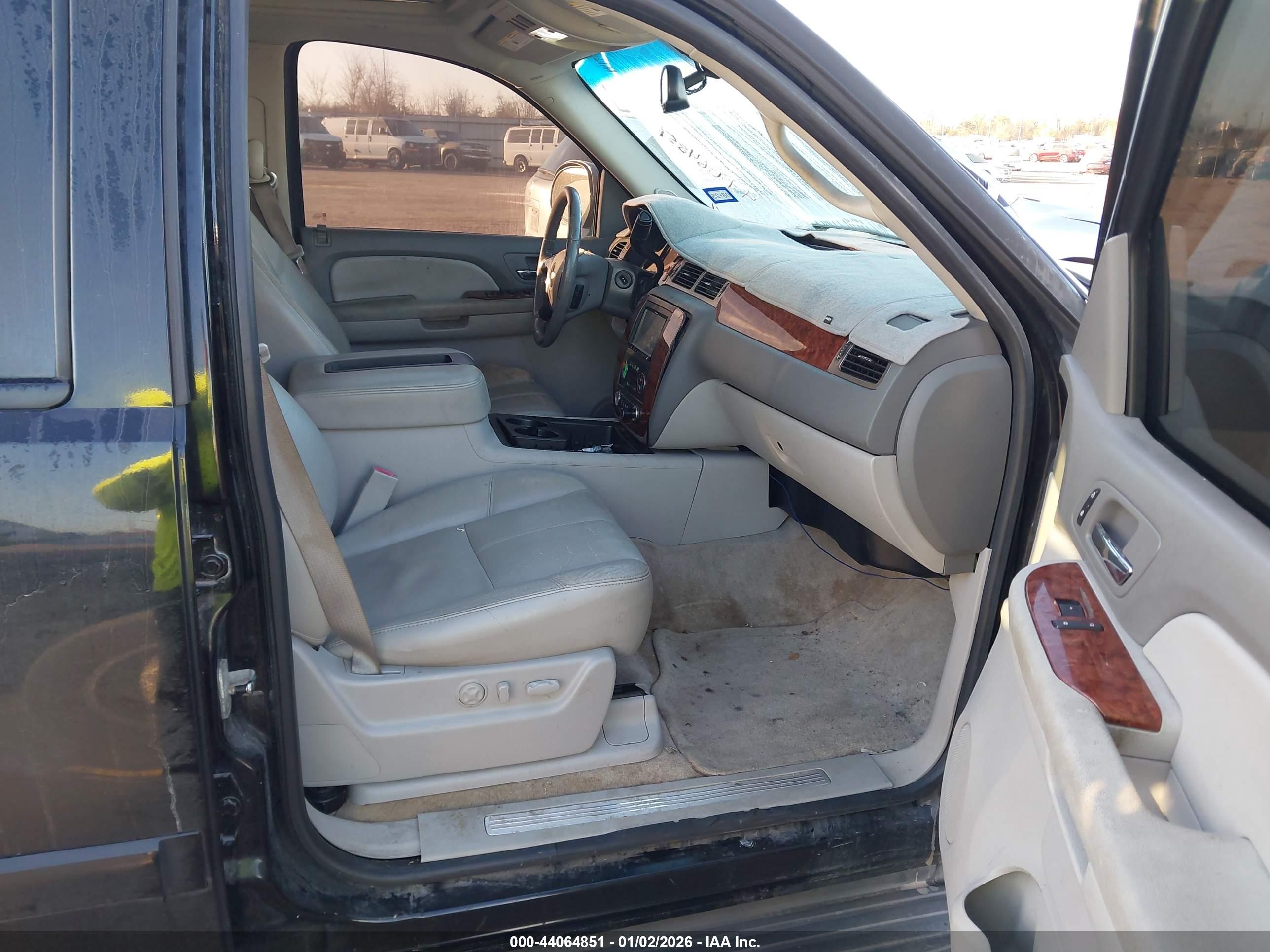 CHEVROLET TAHOE image 5