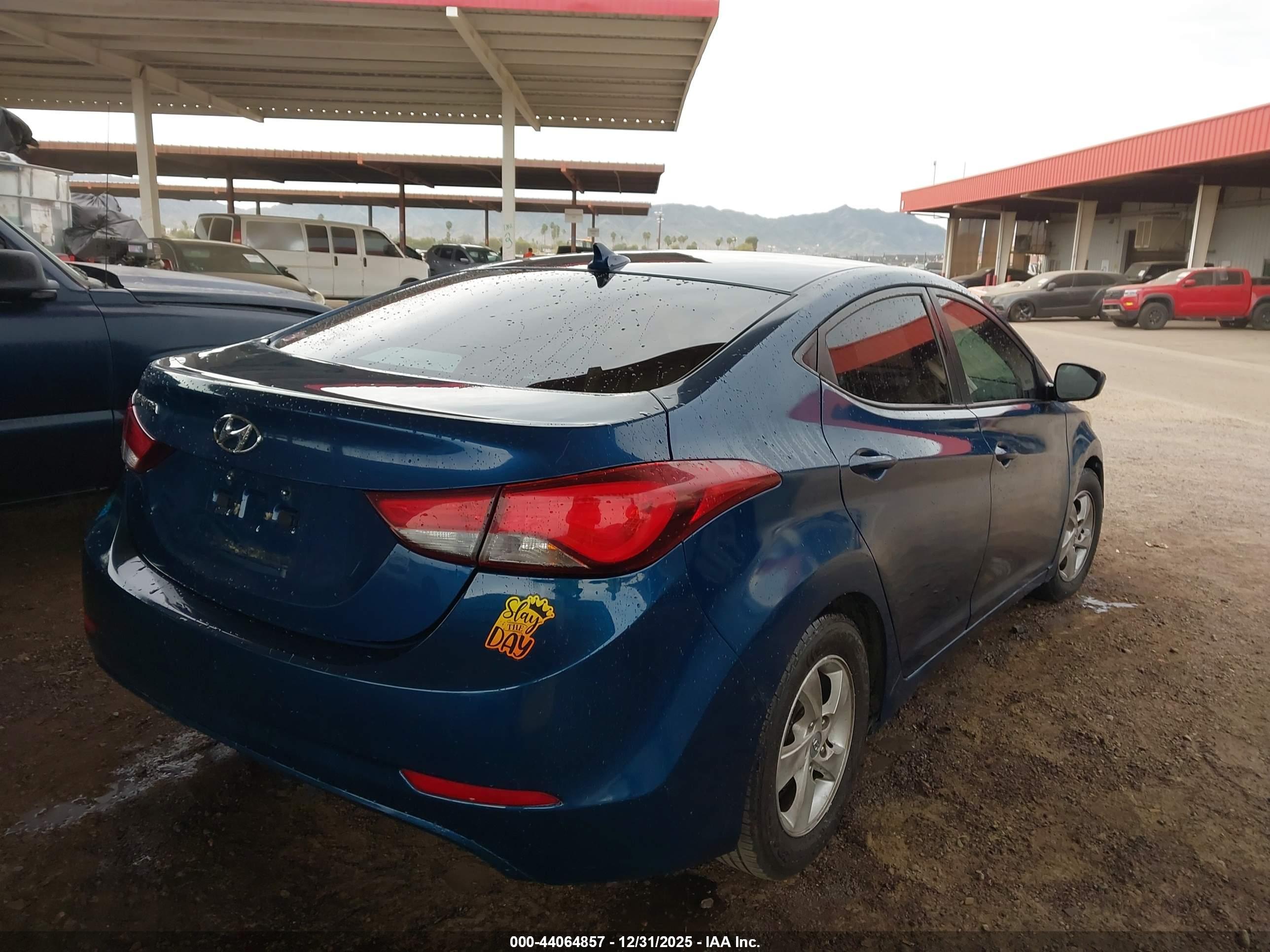 HYUNDAI ELANTRA image 4