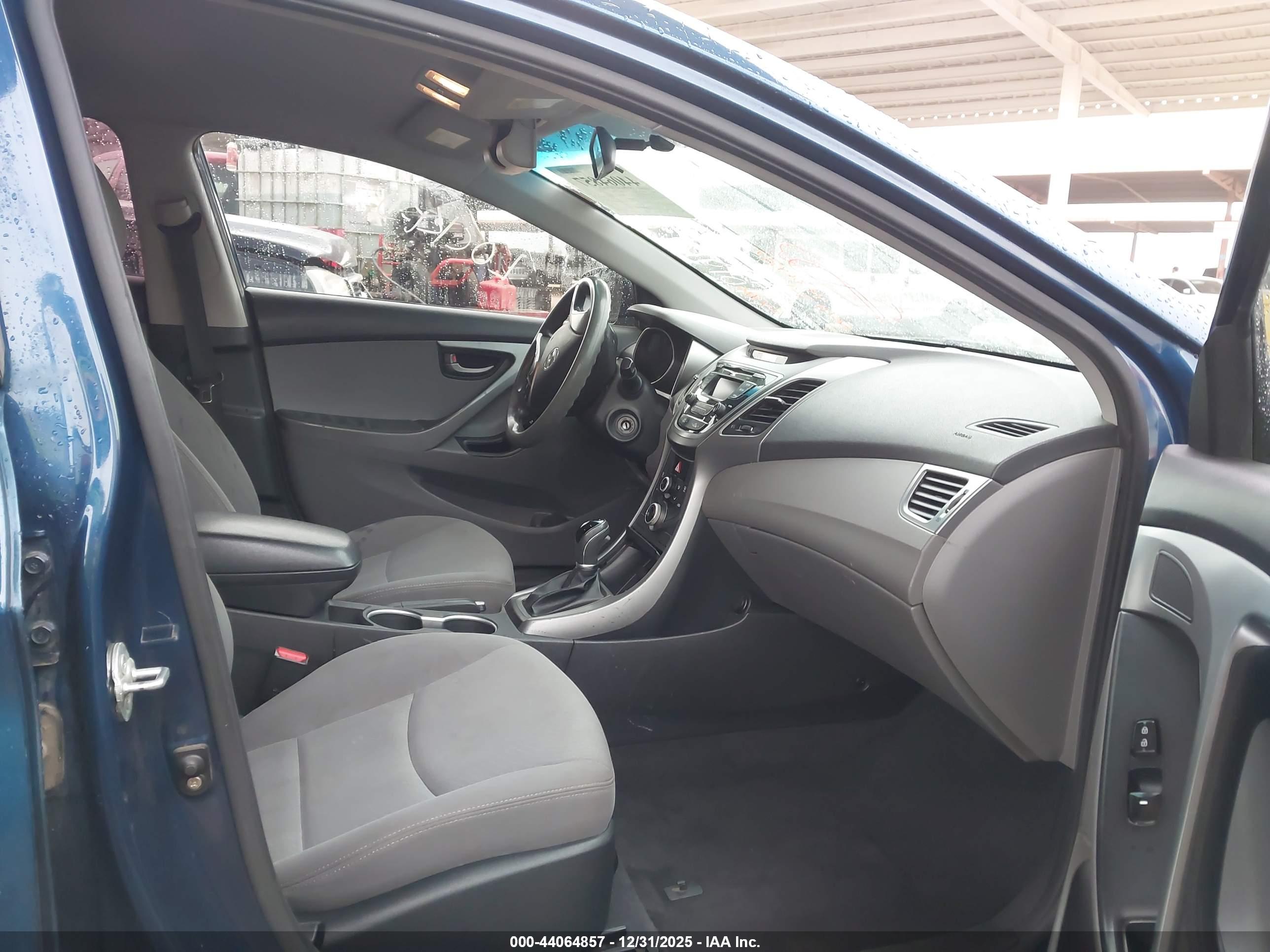 HYUNDAI ELANTRA image 5