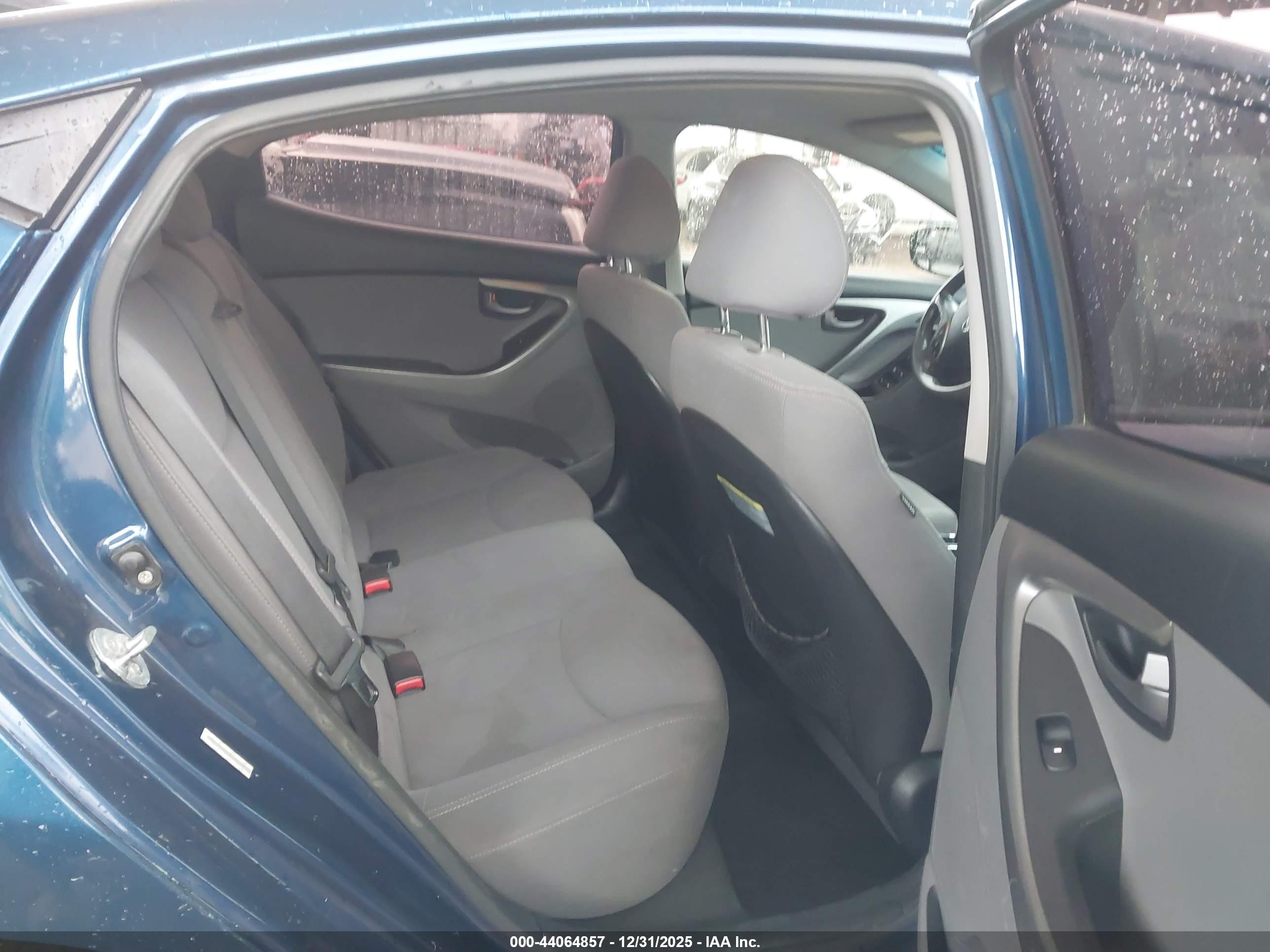 HYUNDAI ELANTRA image 8