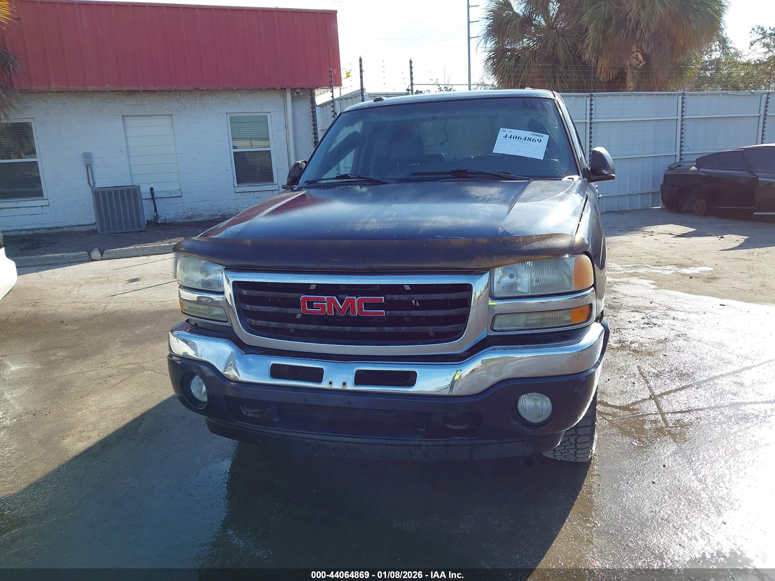 GMC SIERRA image 6