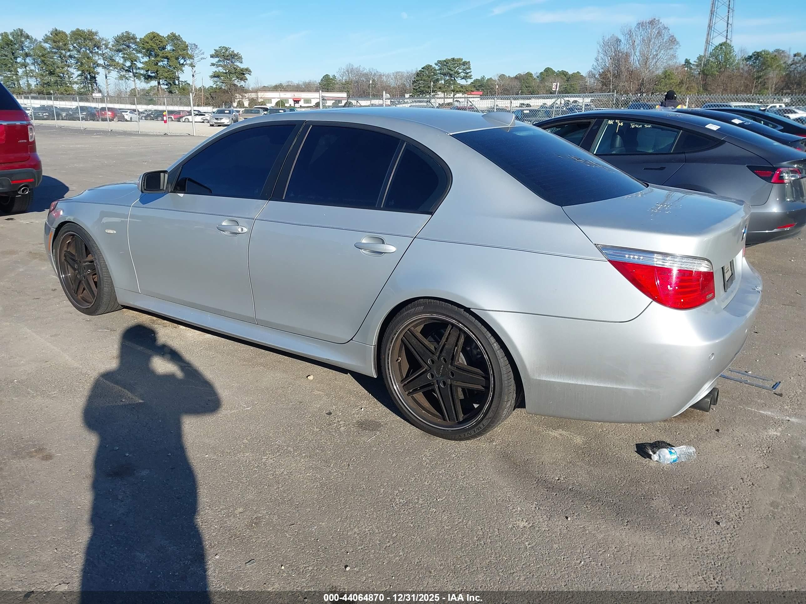 BMW 550I image 3