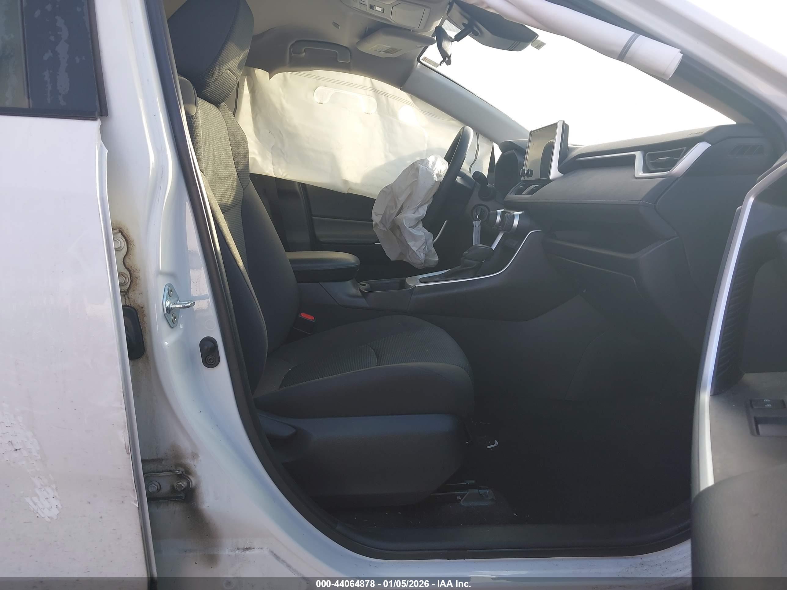 TOYOTA RAV4 image 5