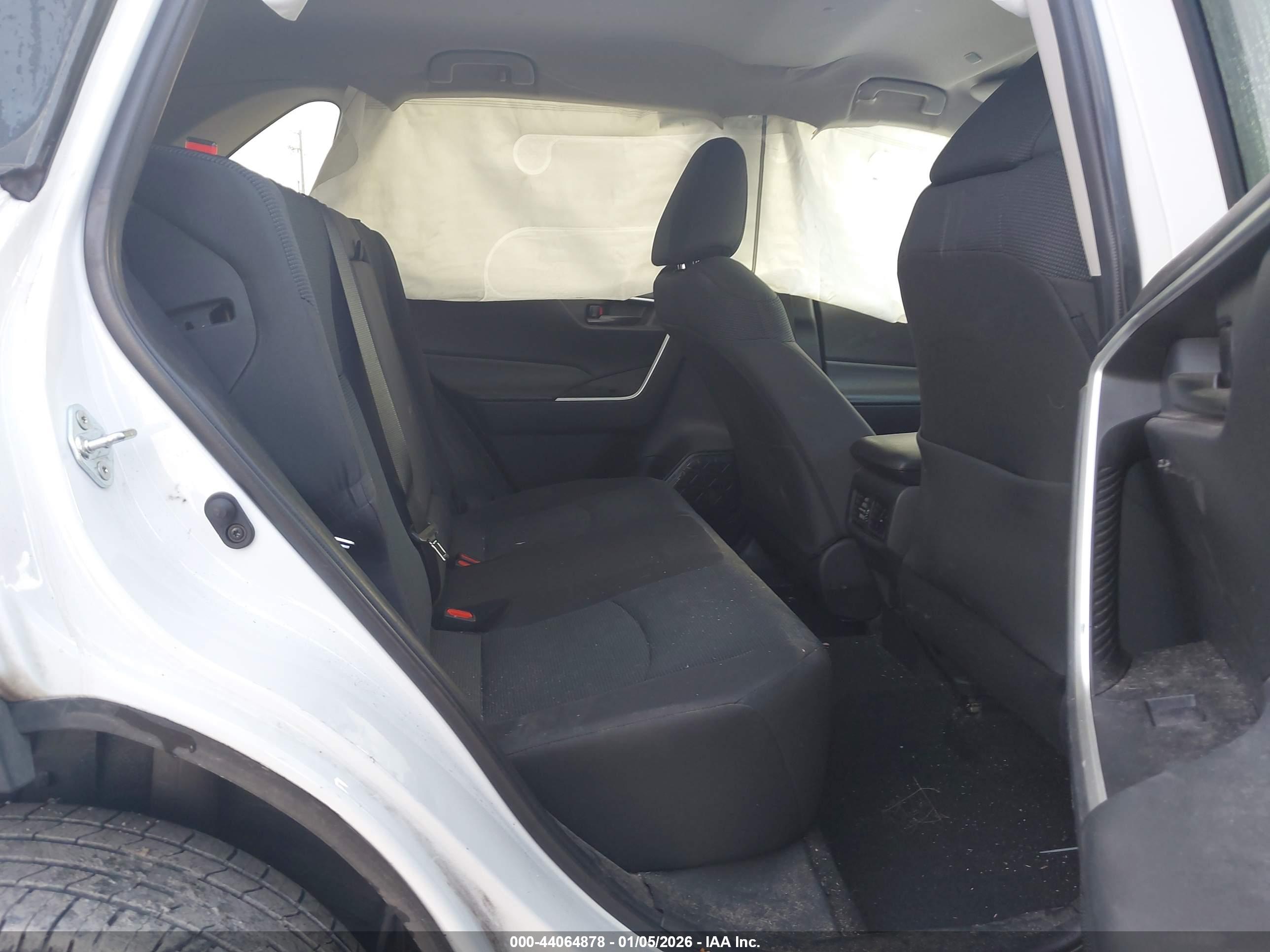 TOYOTA RAV4 image 8