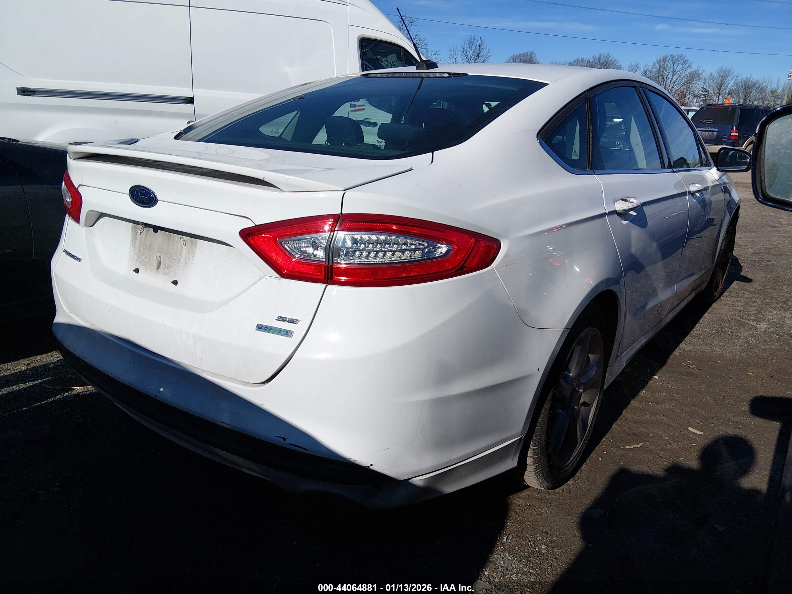 FORD FUSION image 4