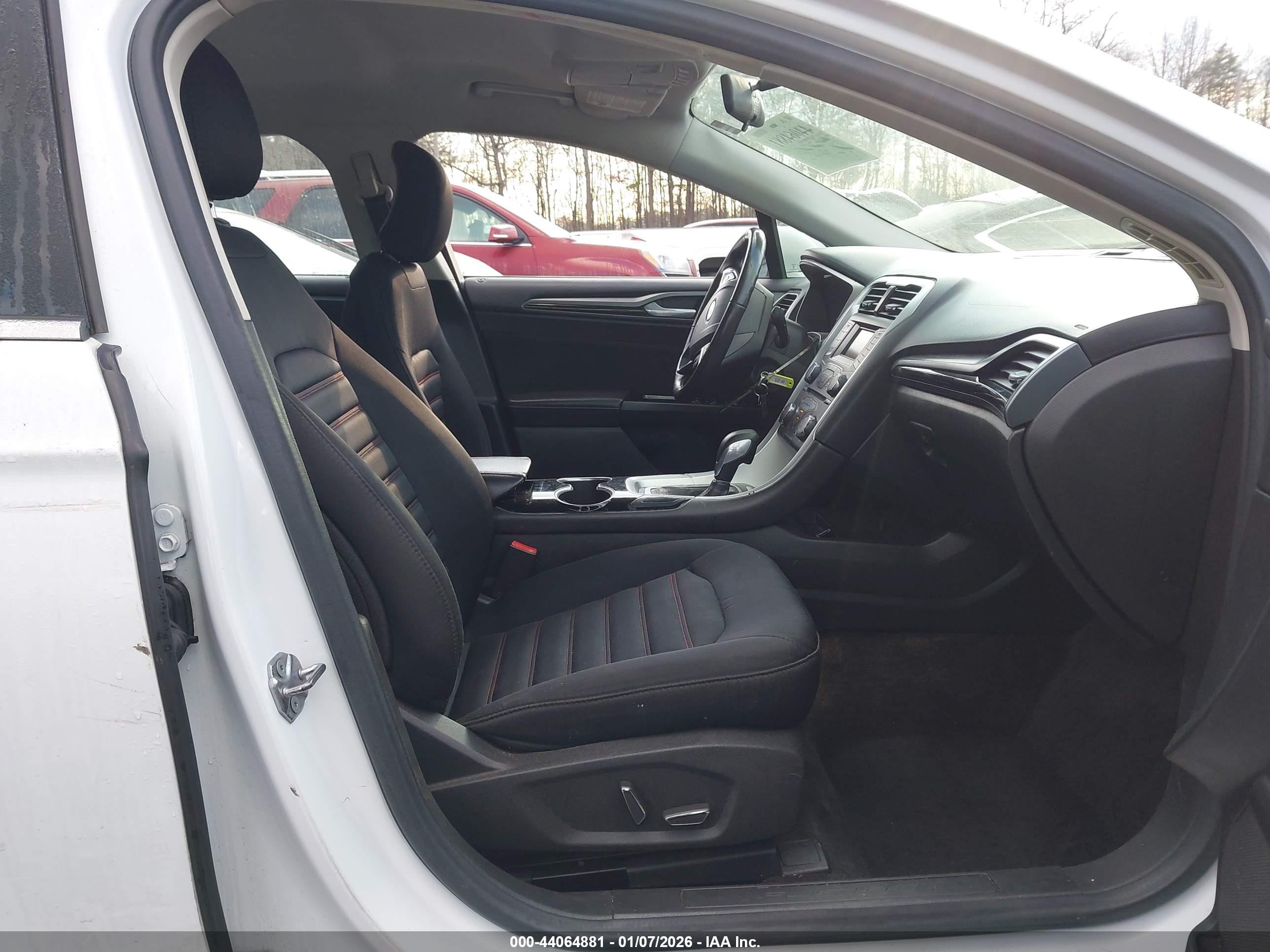 FORD FUSION image 5