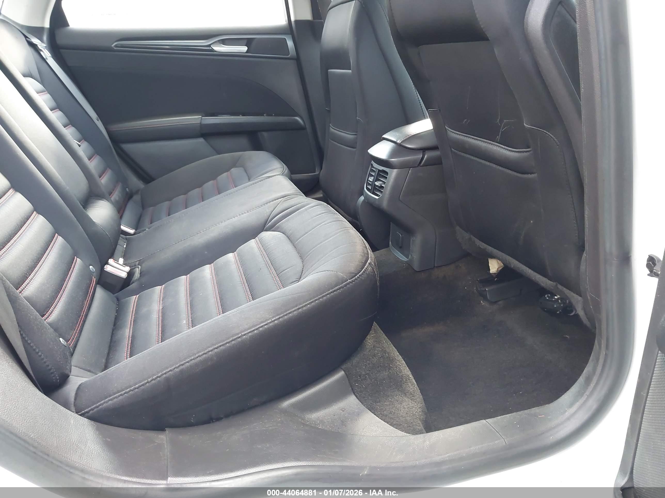 FORD FUSION image 8