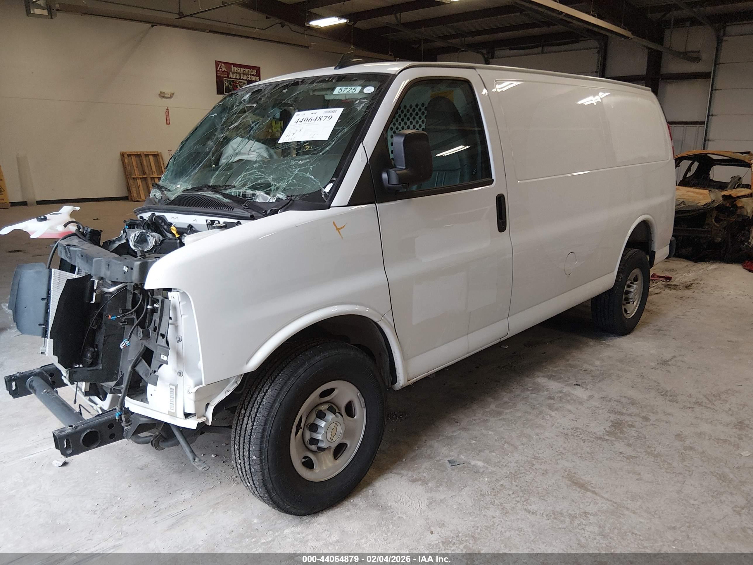 CHEVROLET EXPRESS image 2