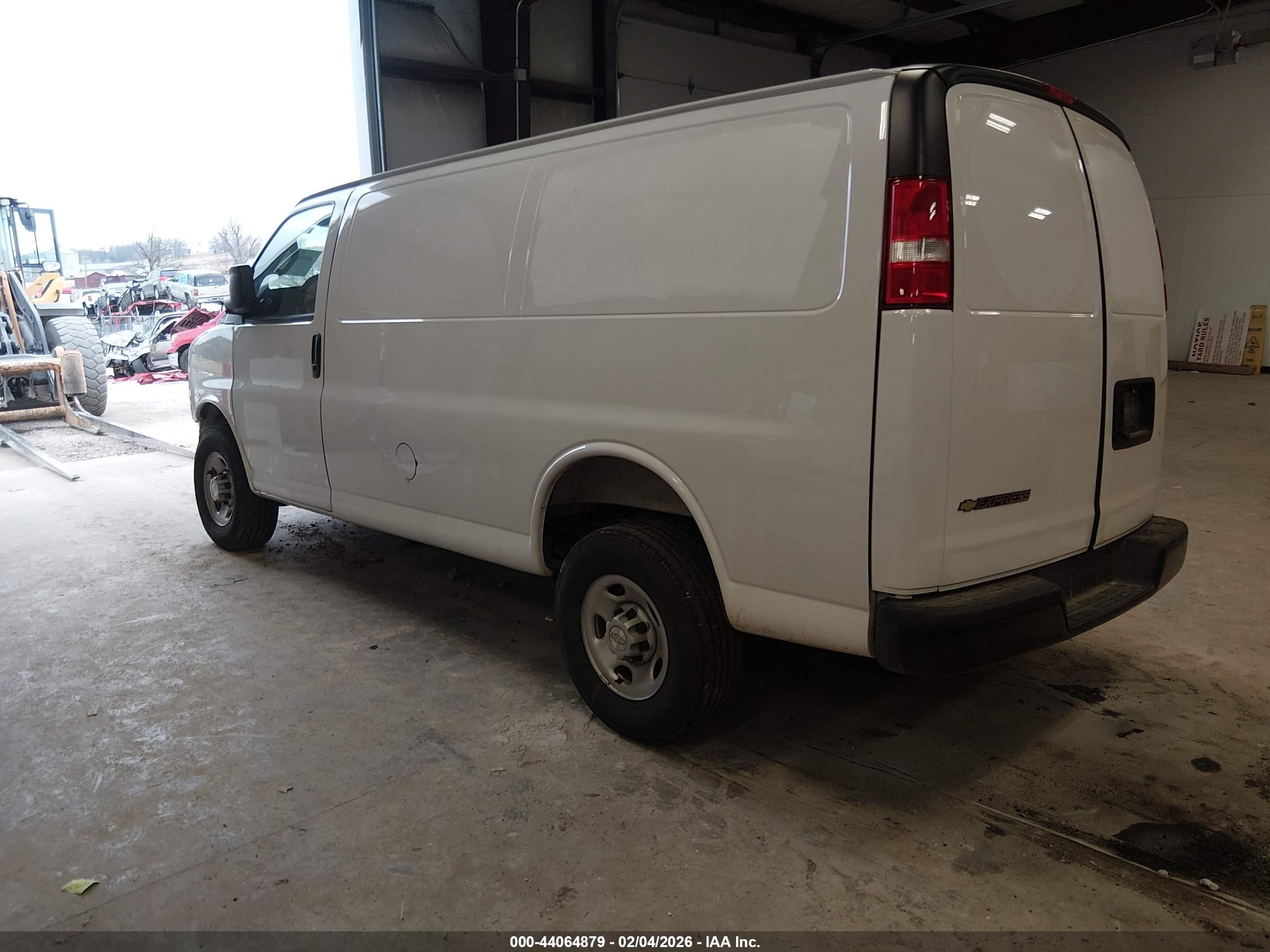 CHEVROLET EXPRESS image 3