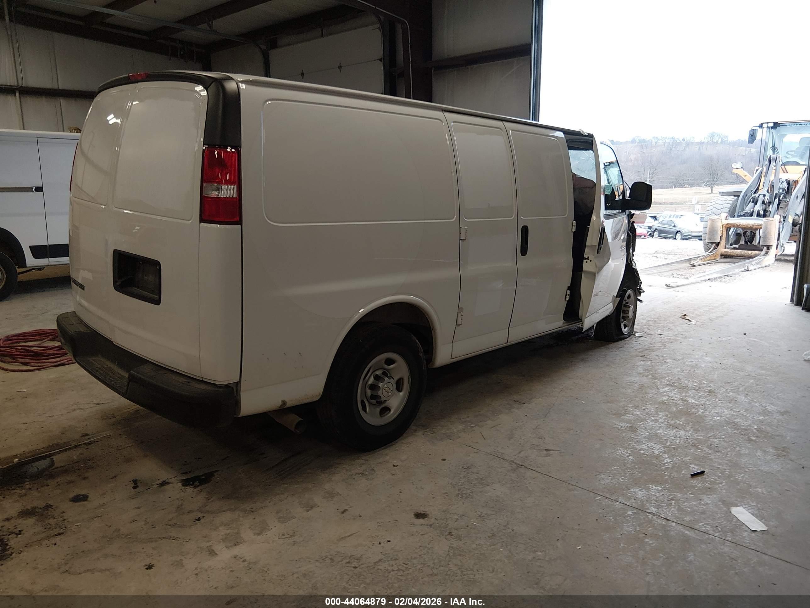 CHEVROLET EXPRESS image 4
