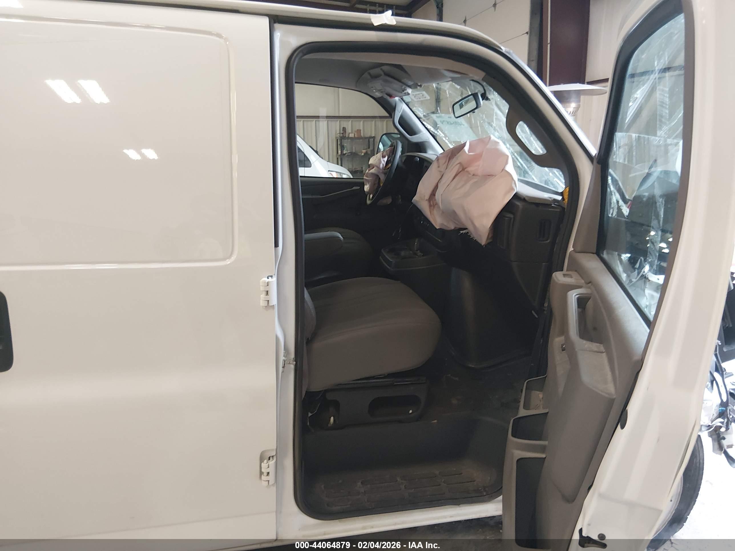 CHEVROLET EXPRESS image 5