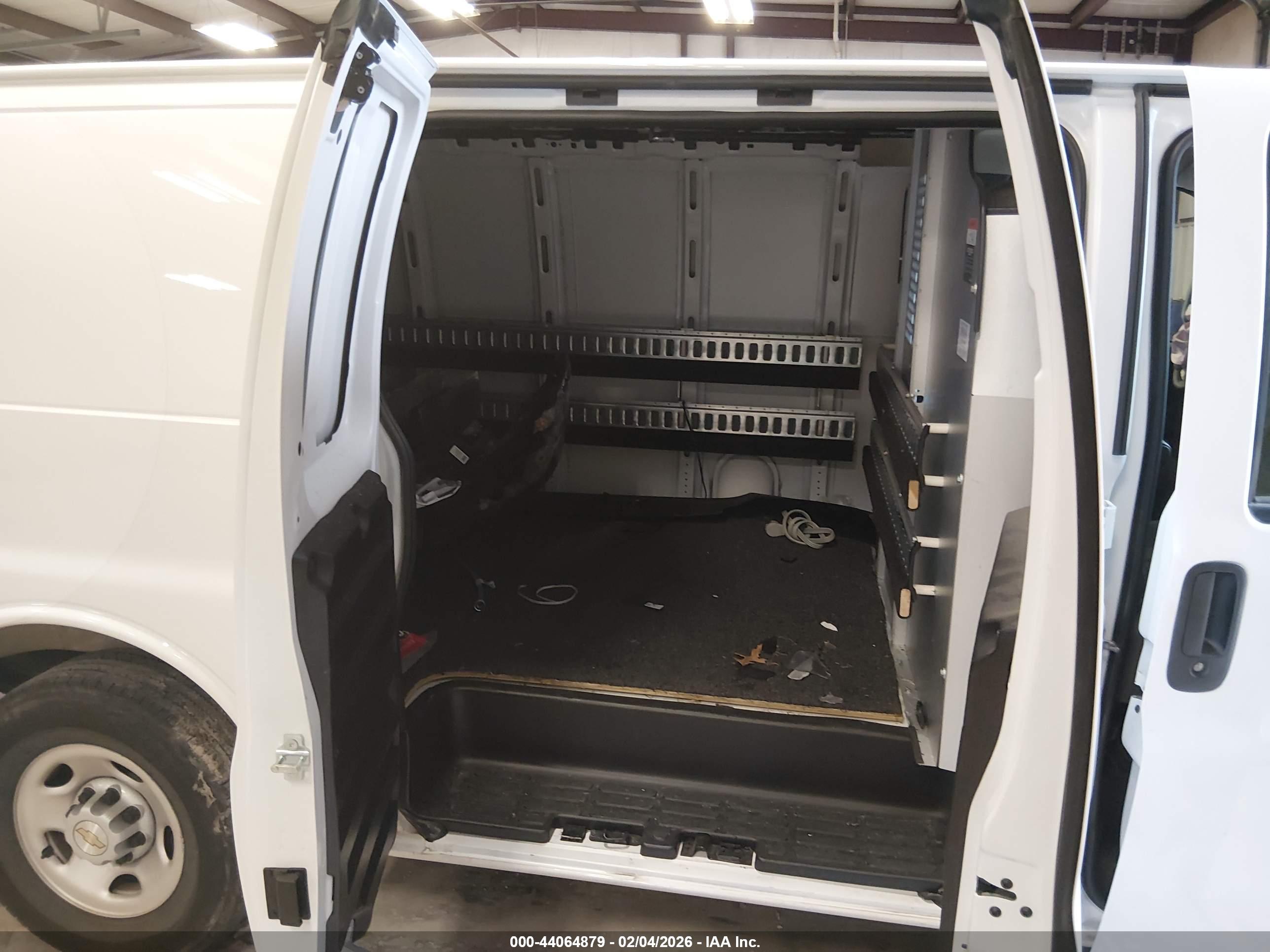 CHEVROLET EXPRESS image 8