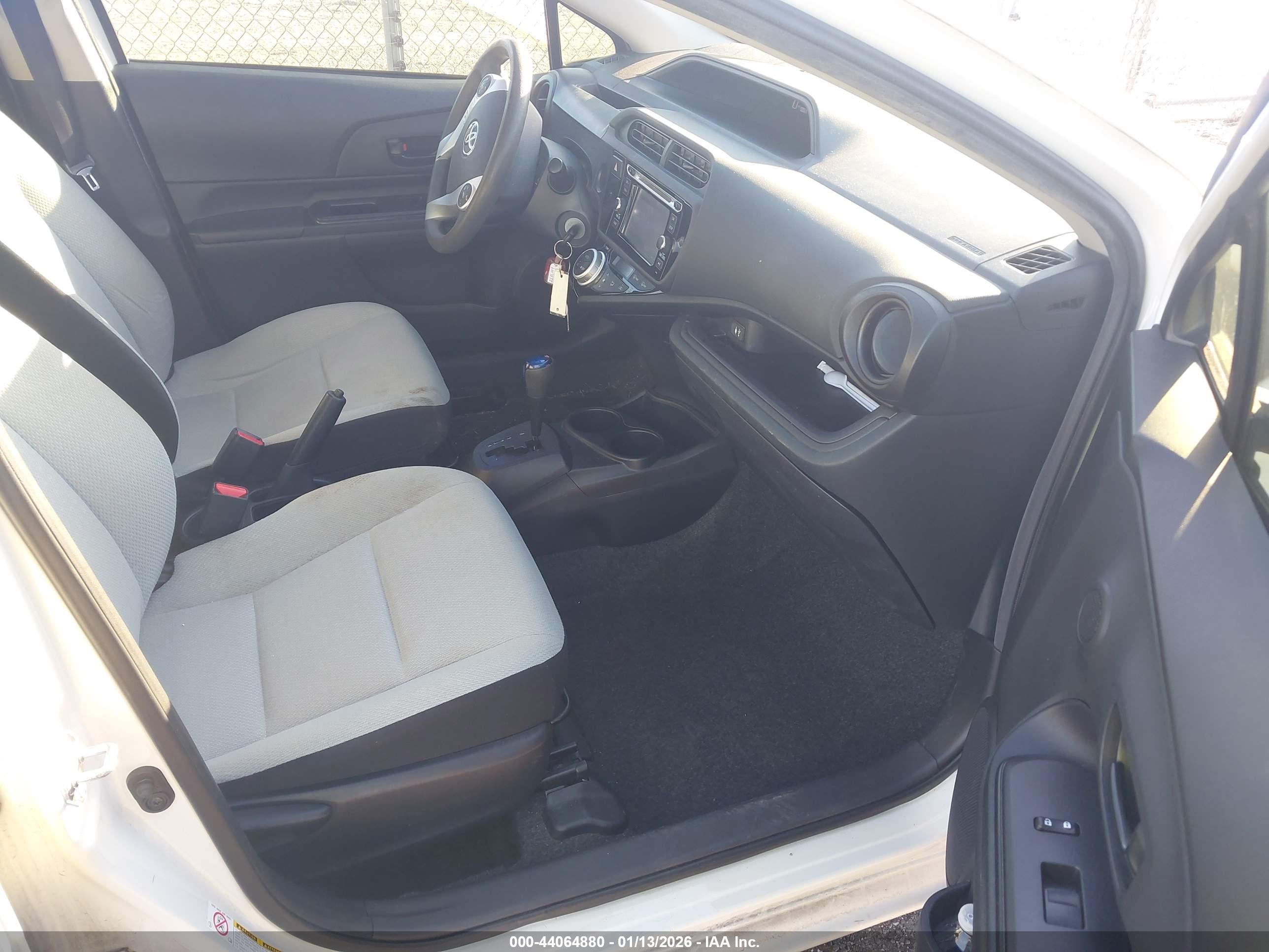 TOYOTA PRIUS image 5