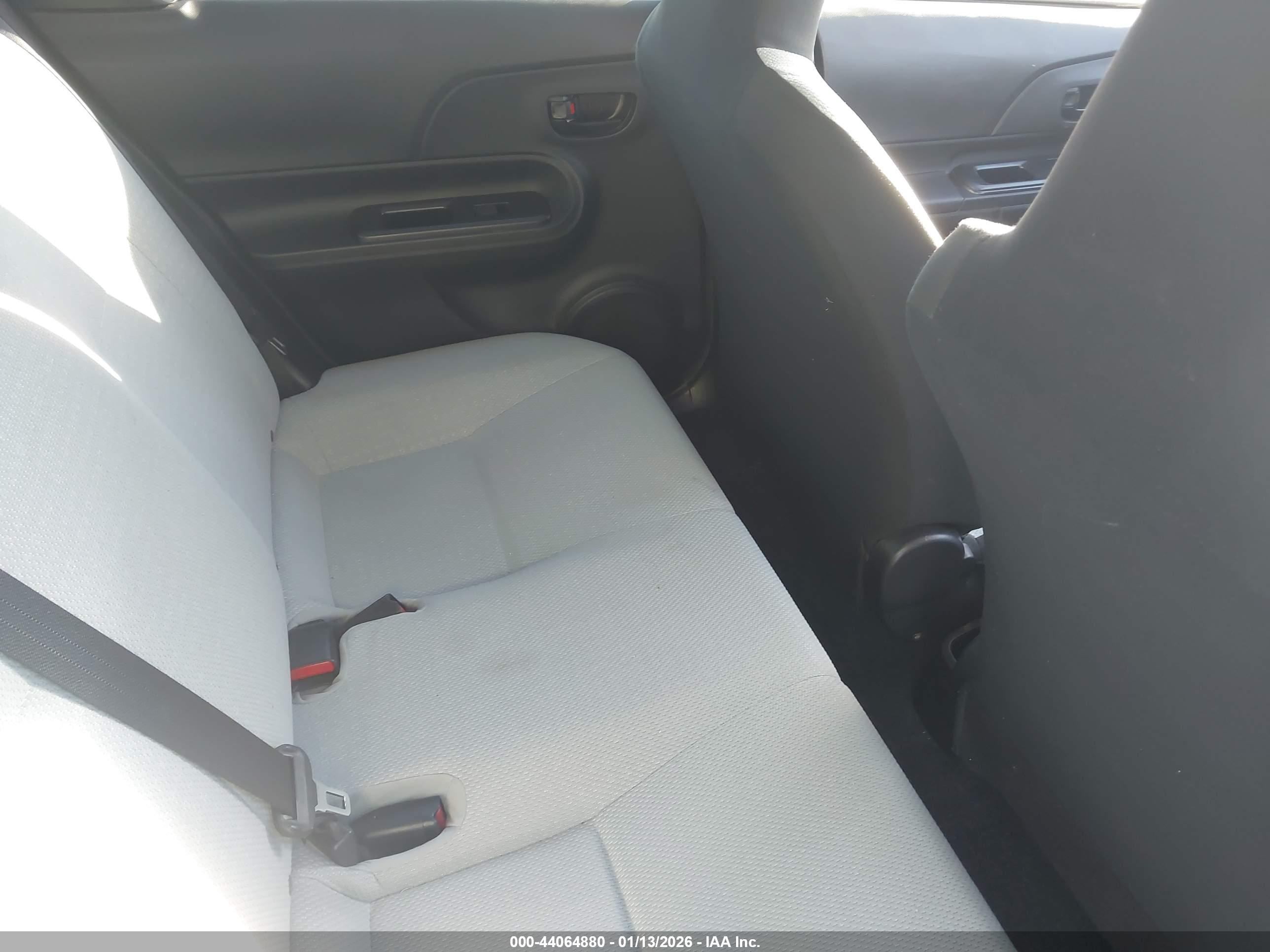 TOYOTA PRIUS image 8