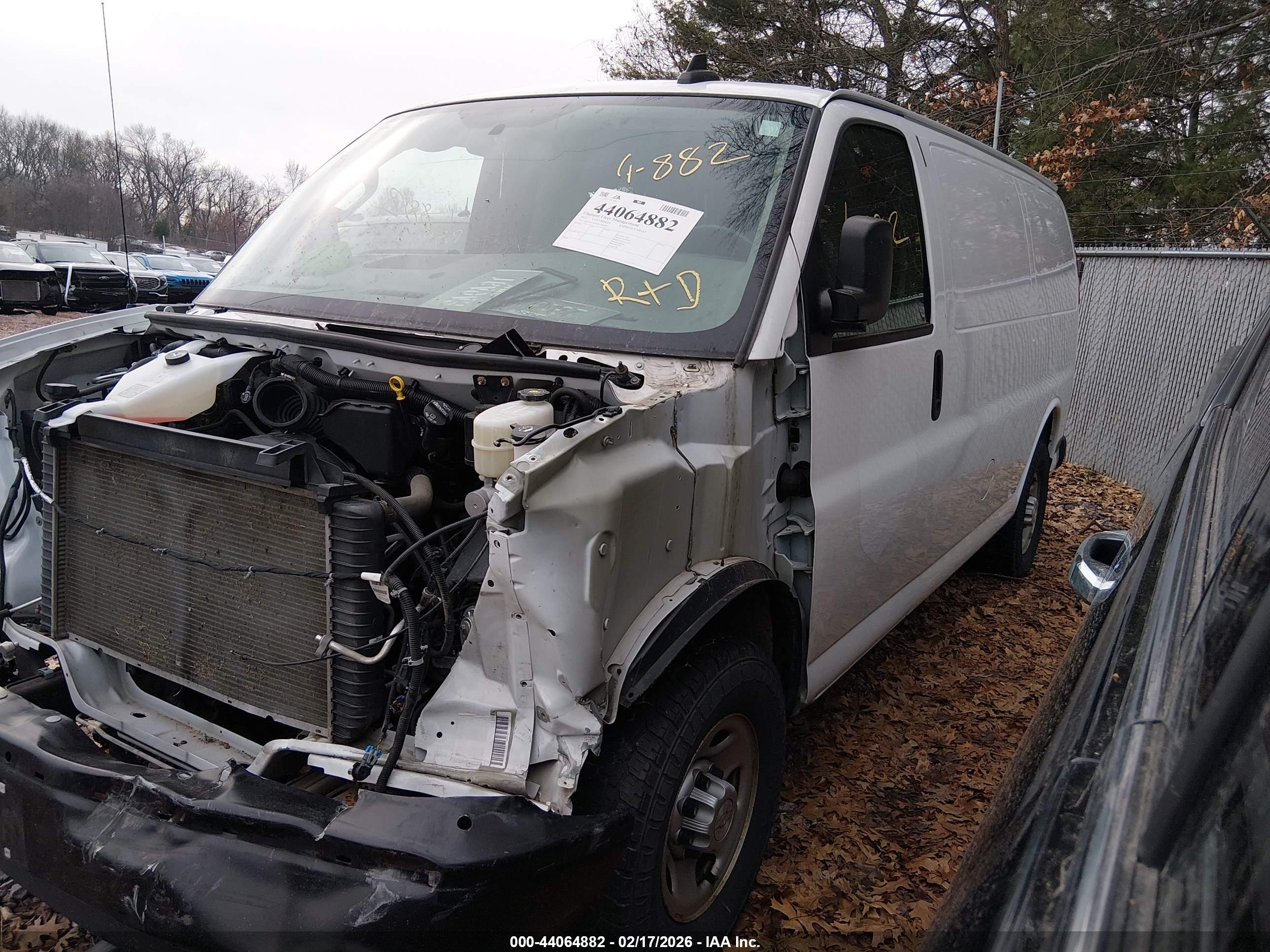 CHEVROLET EXPRESS image 2