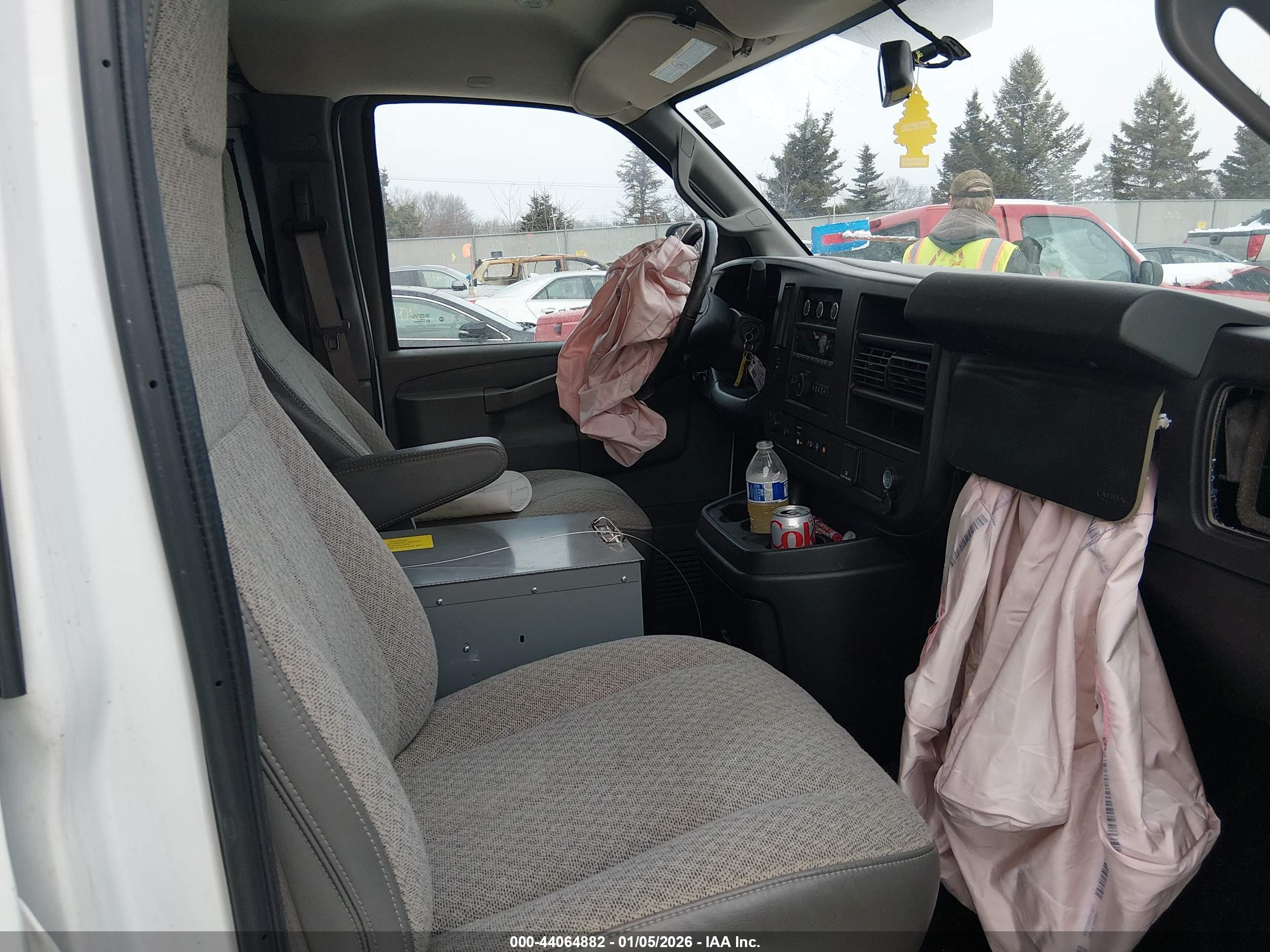 CHEVROLET EXPRESS image 5