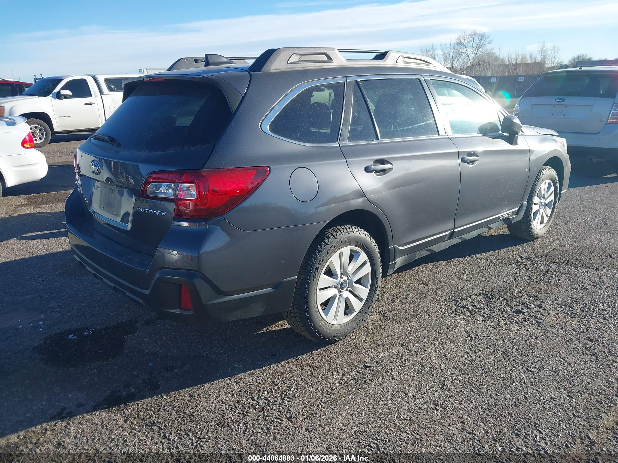SUBARU OUTBACK image 4