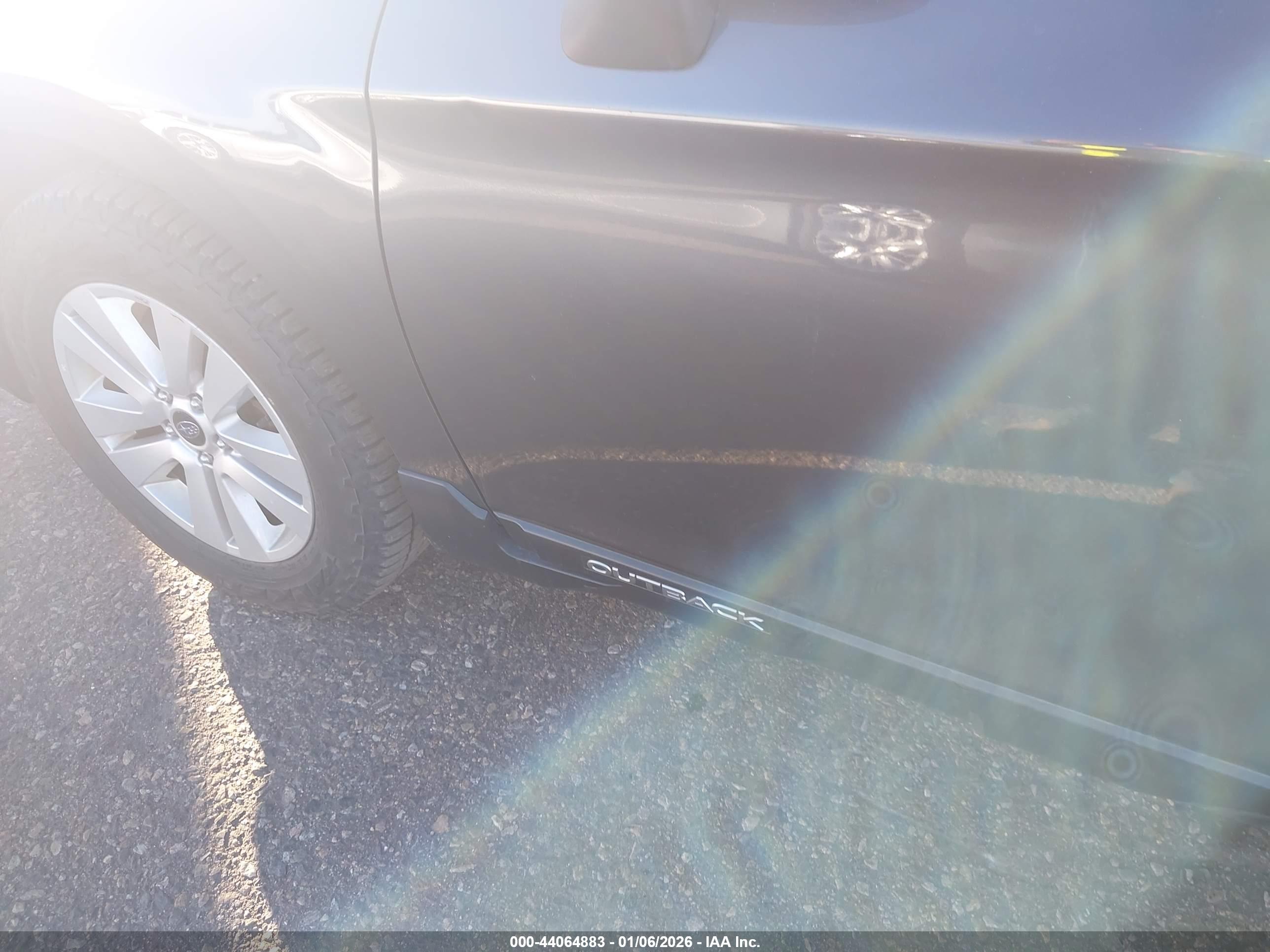 SUBARU OUTBACK image 6