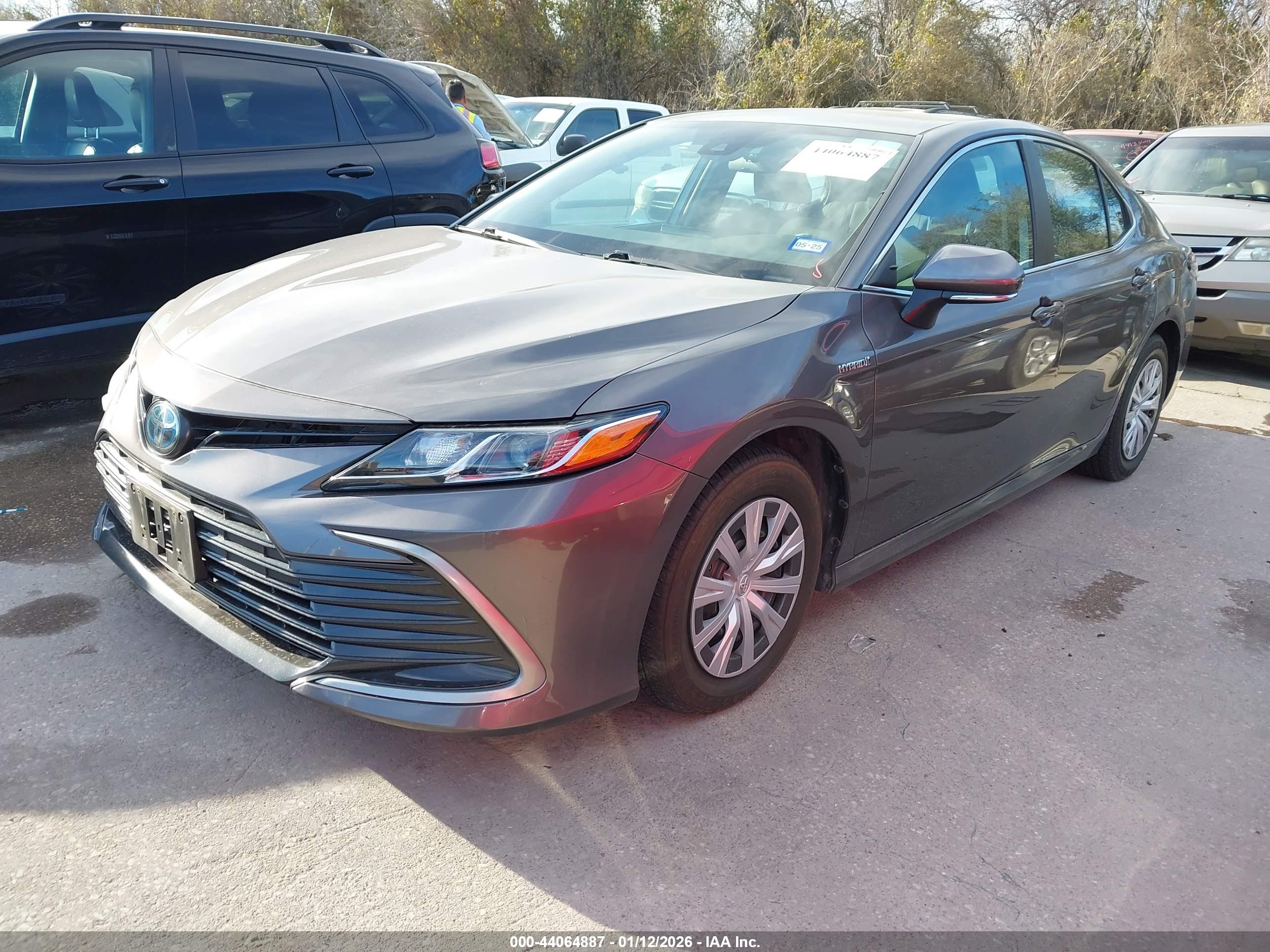 TOYOTA CAMRY image 2