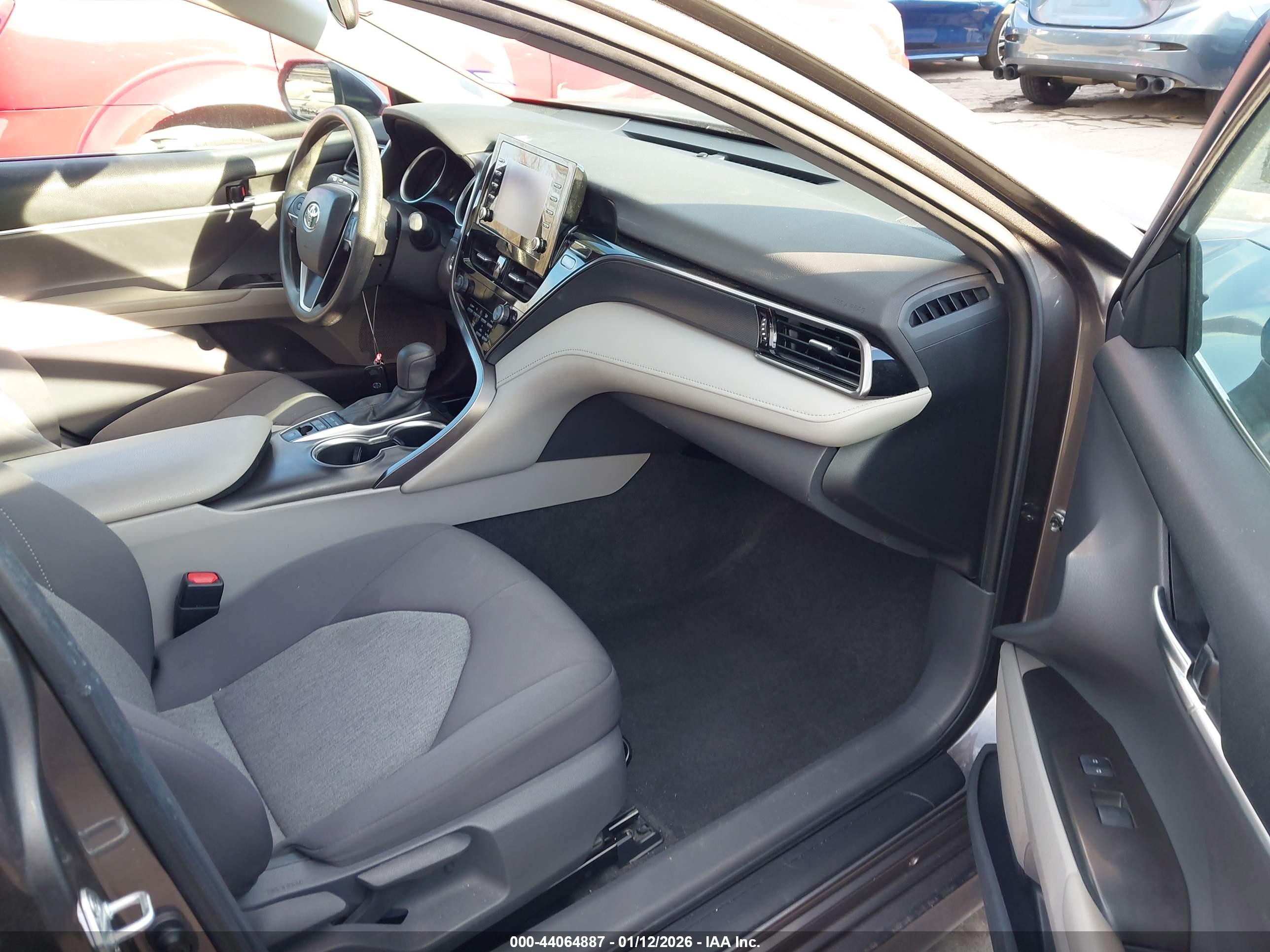 TOYOTA CAMRY image 5