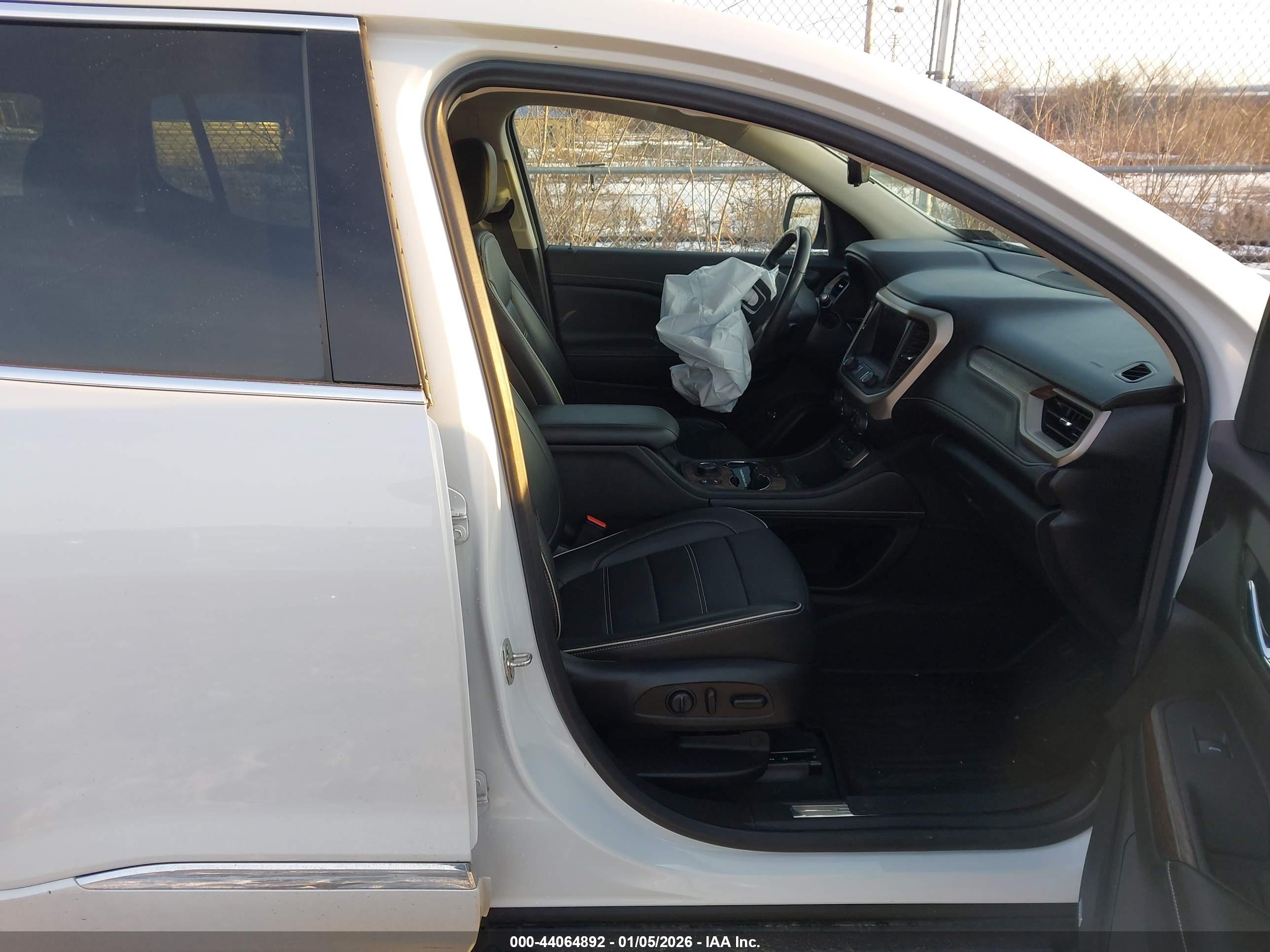 GMC ACADIA image 5