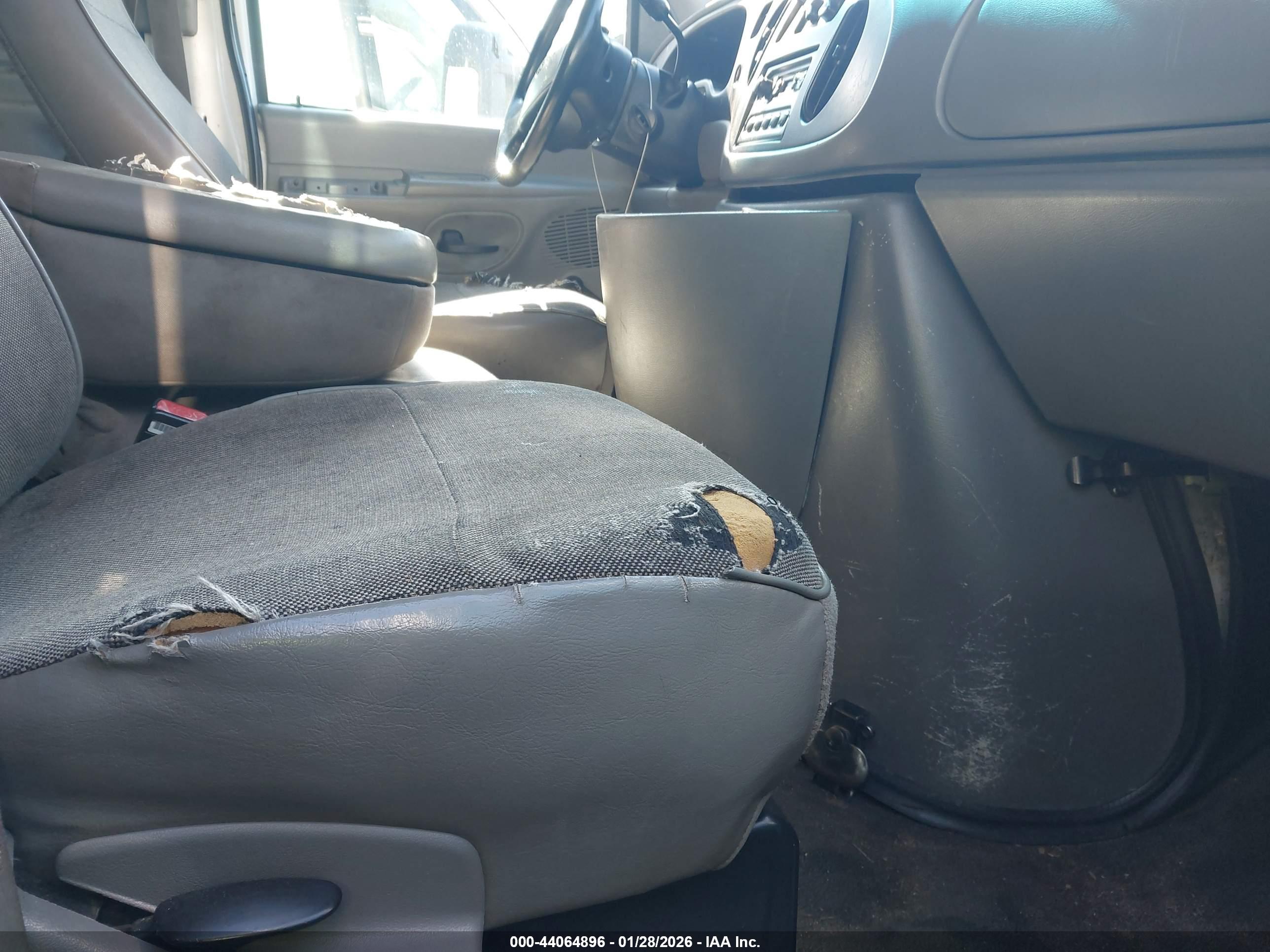FORD E-250 image 5