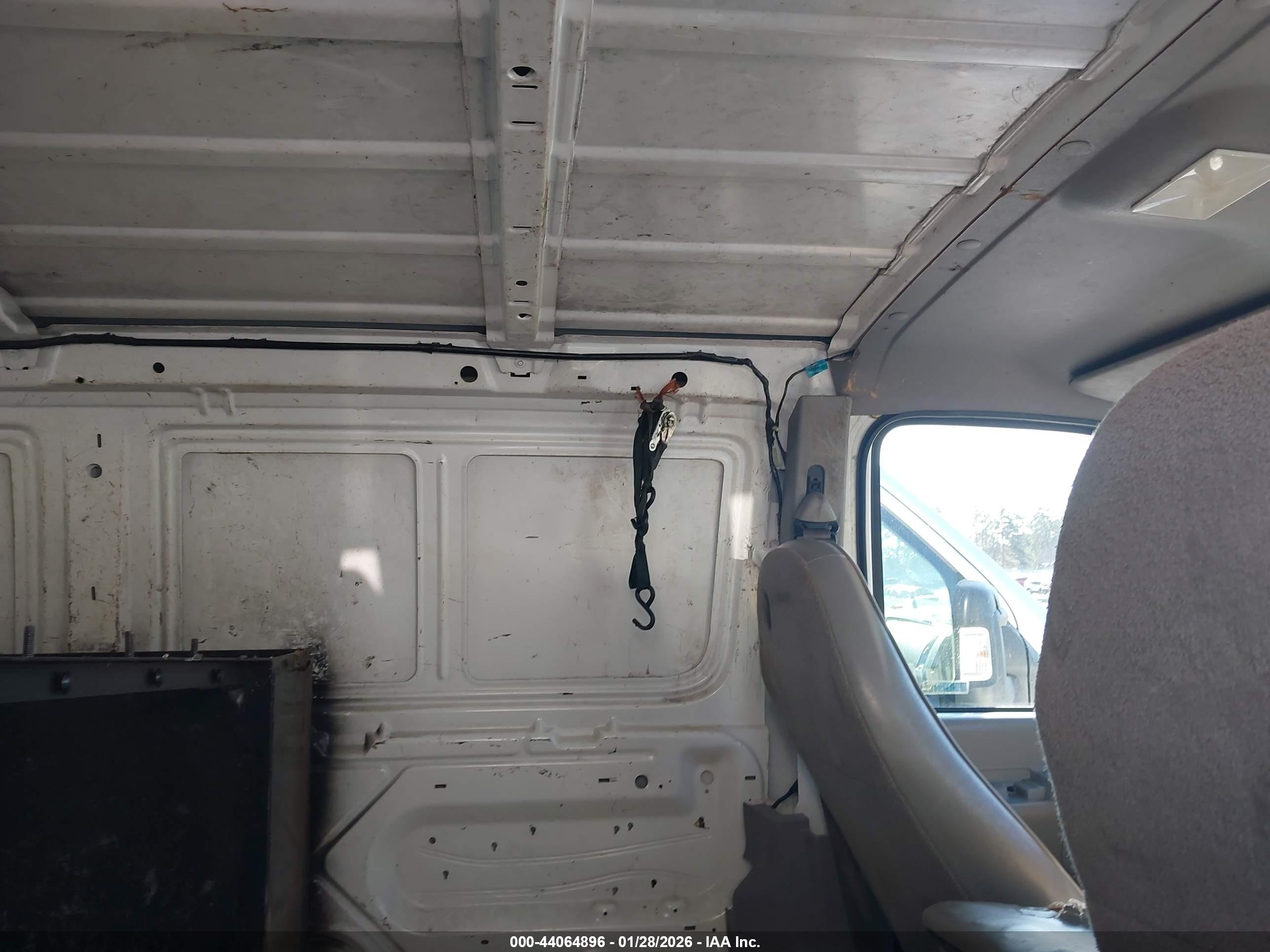 FORD E-250 image 8