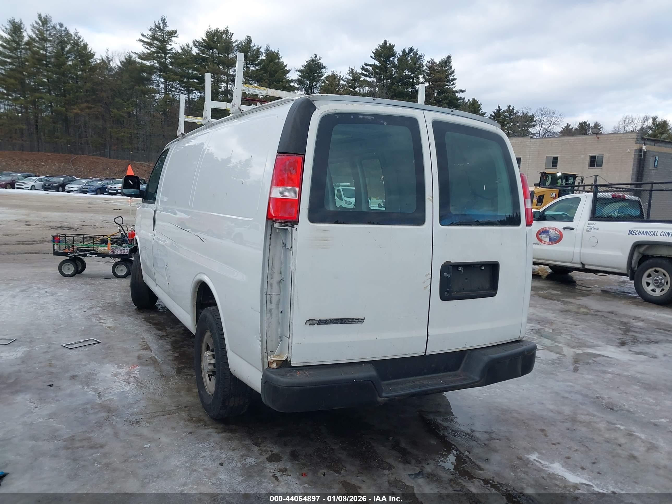 CHEVROLET EXPRESS image 3