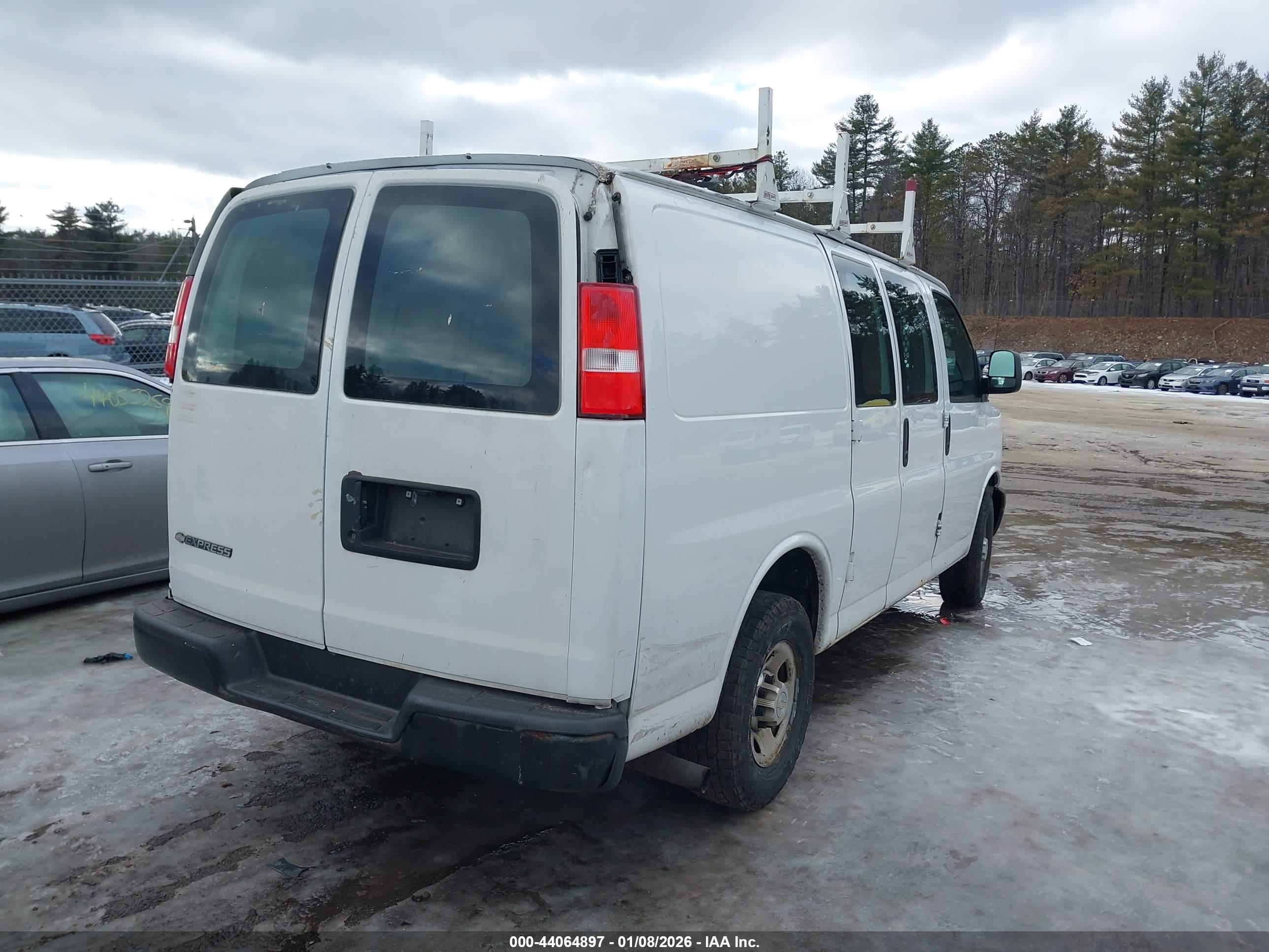 CHEVROLET EXPRESS image 4