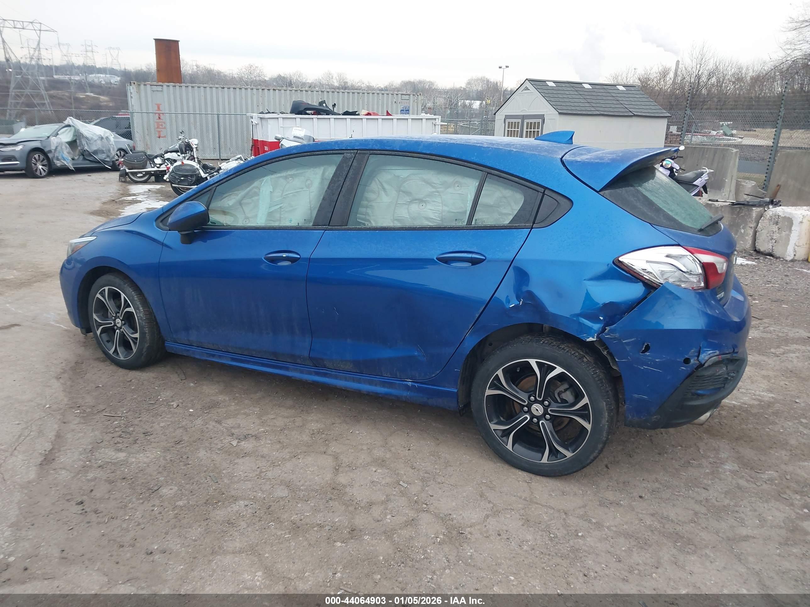 CHEVROLET CRUZE image 3