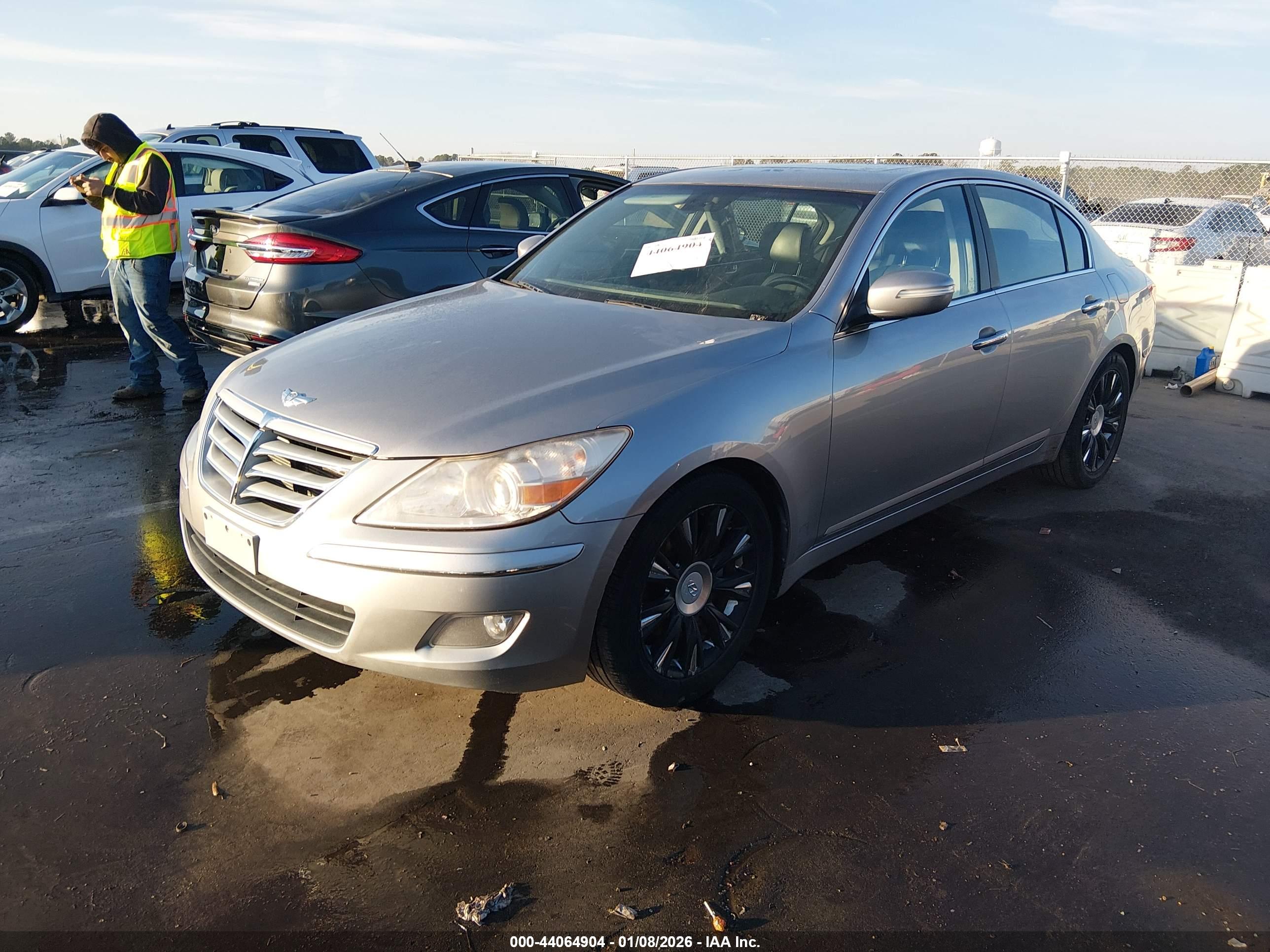 HYUNDAI GENESIS image 2