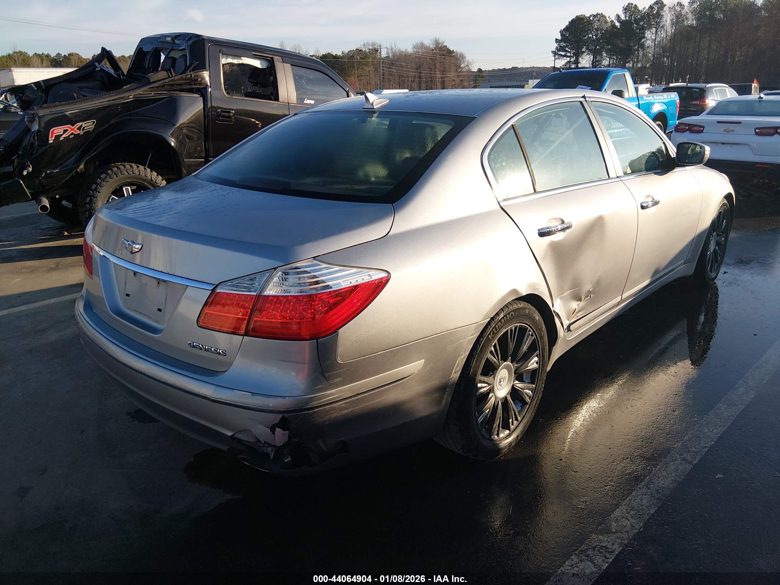 HYUNDAI GENESIS image 4