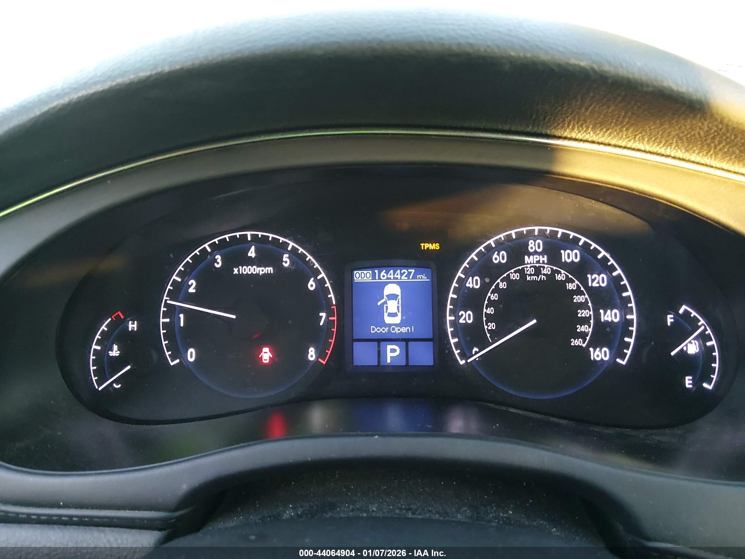 HYUNDAI GENESIS image 7