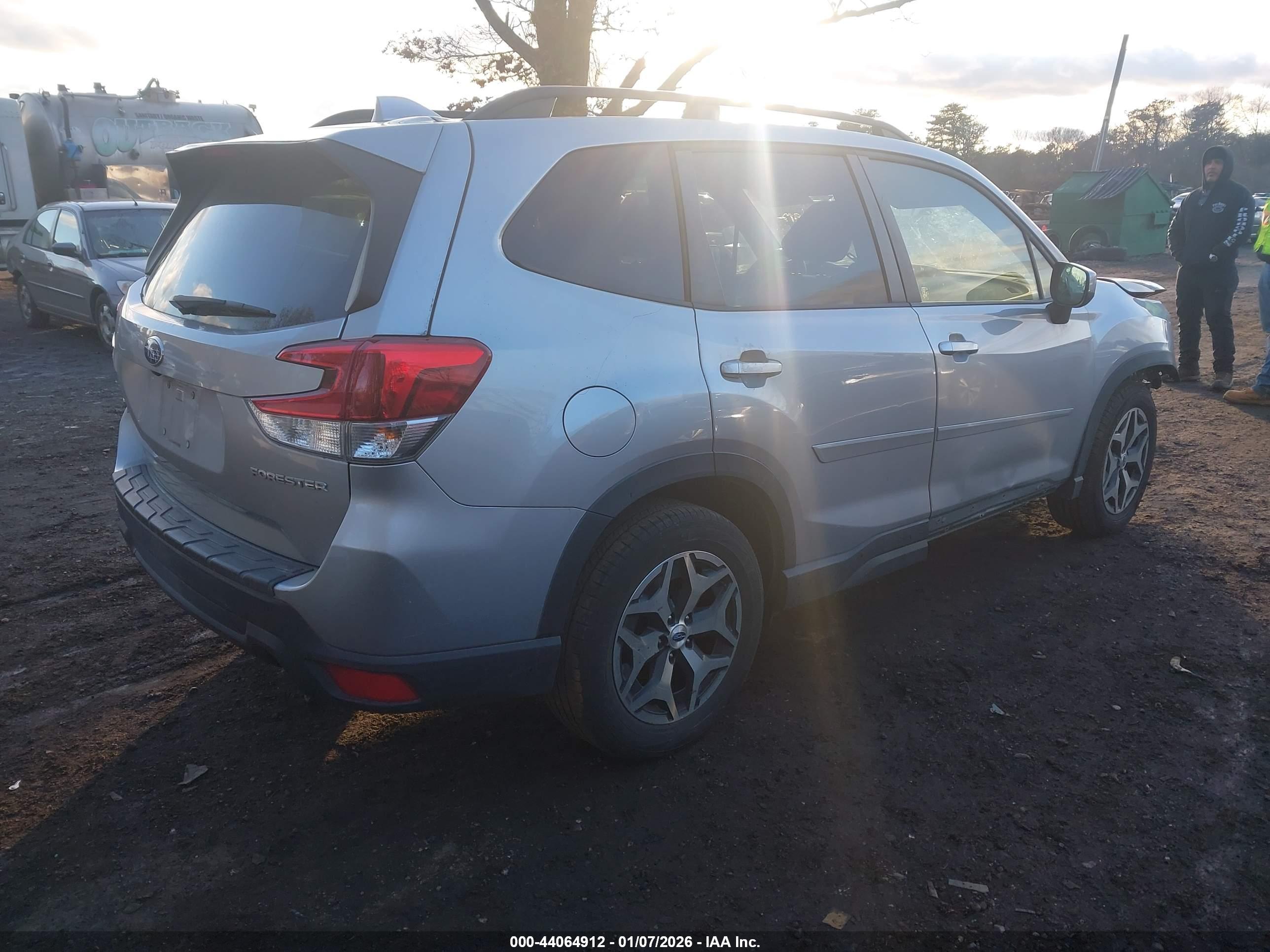 SUBARU FORESTER image 4