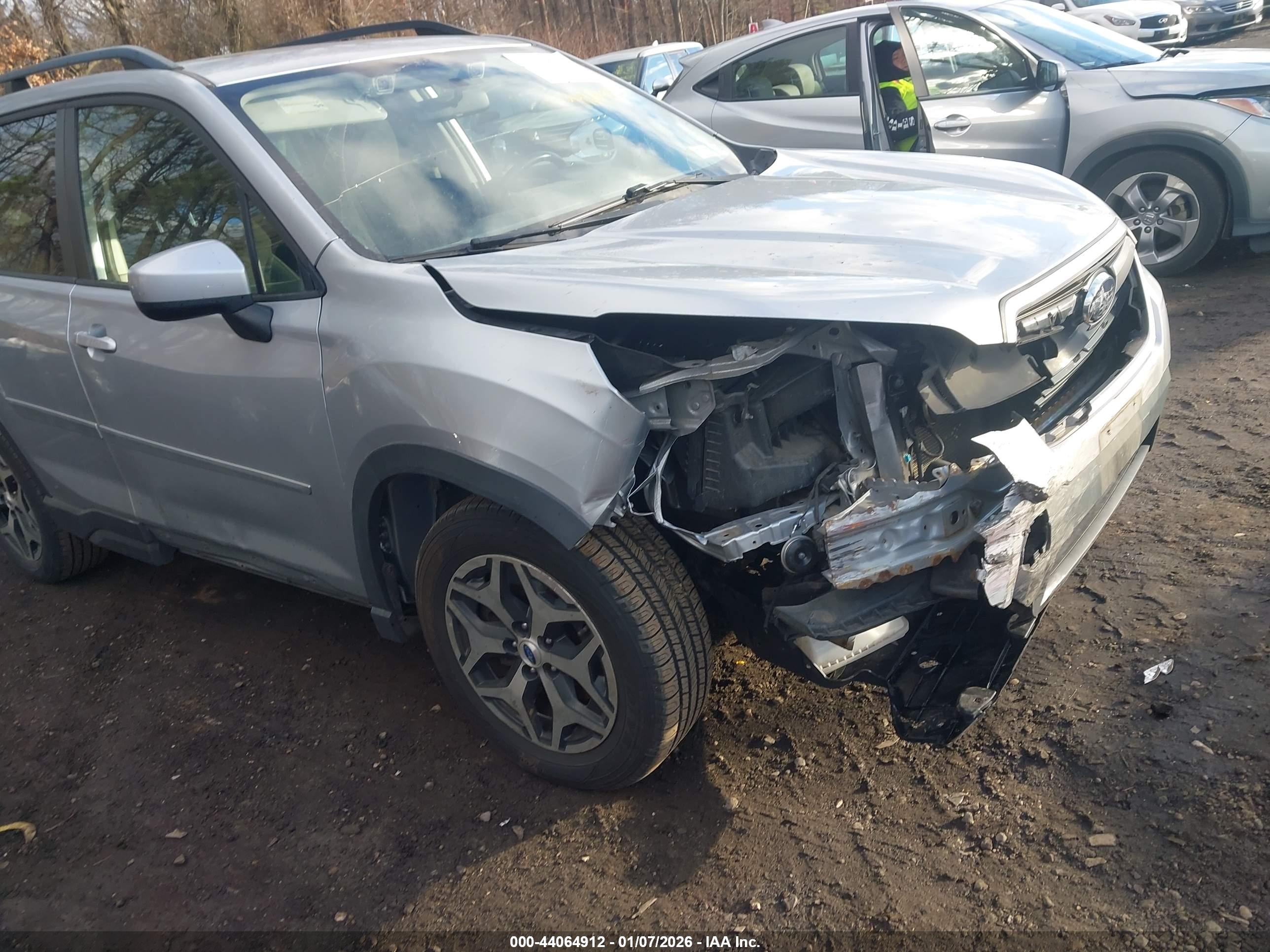 SUBARU FORESTER image 6
