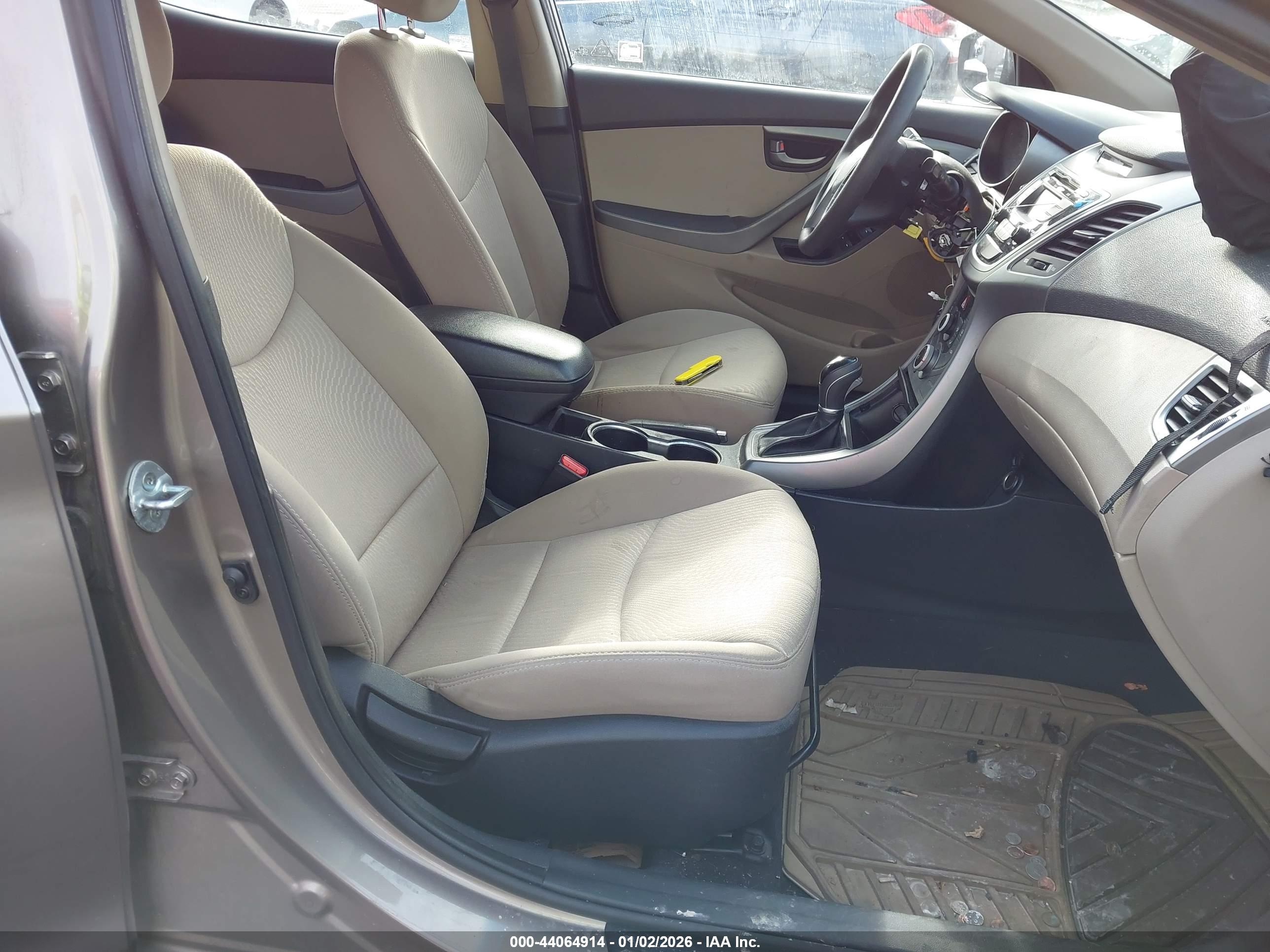 HYUNDAI ELANTRA image 5