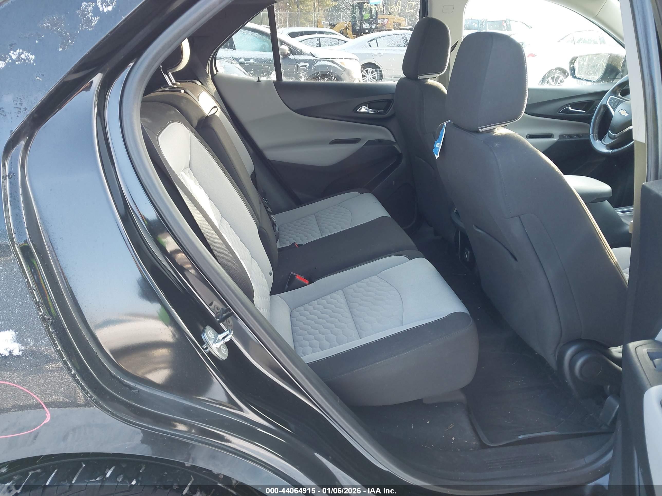 CHEVROLET EQUINOX image 8