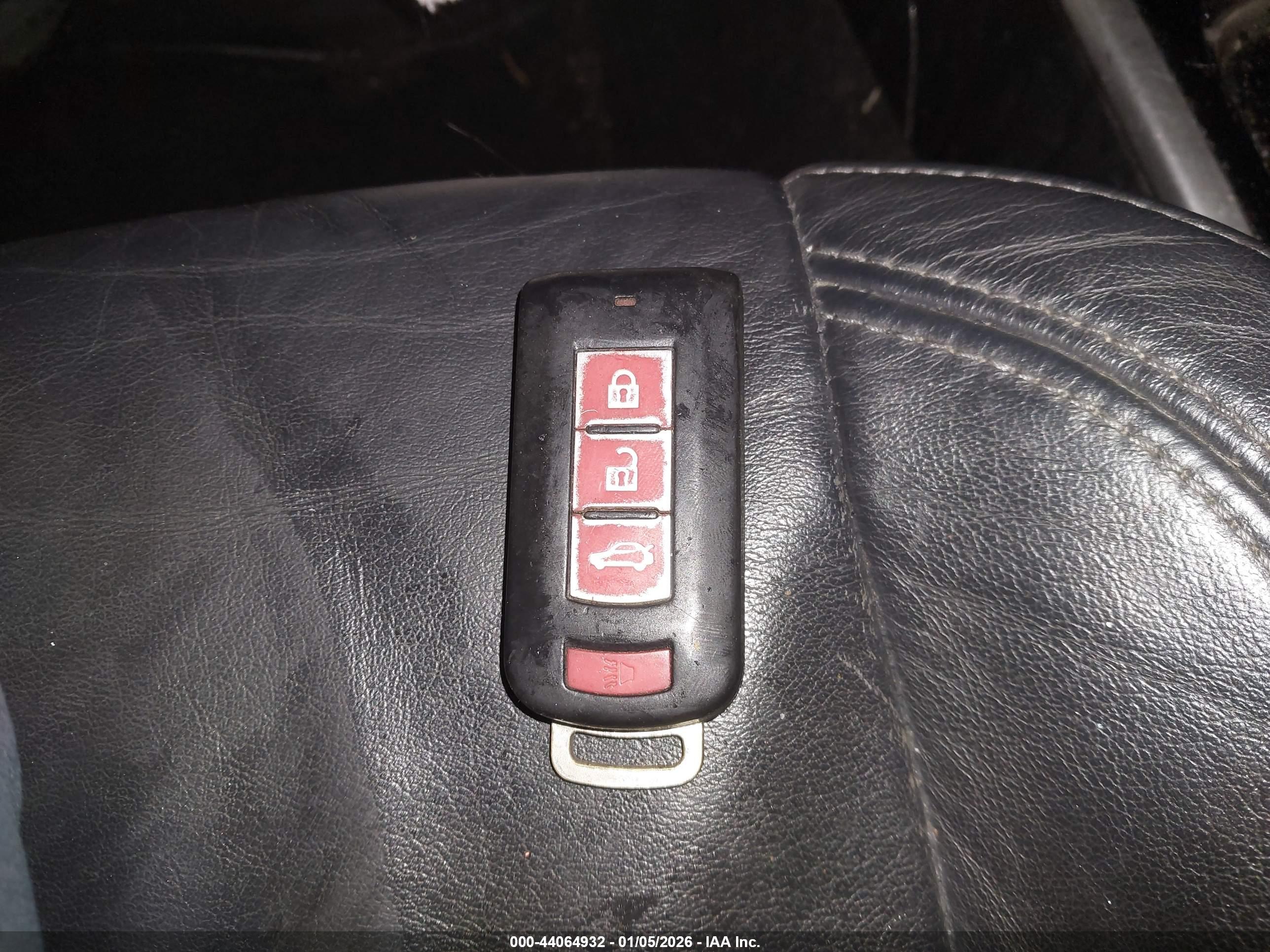 MITSUBISHI OUTLANDER image 11