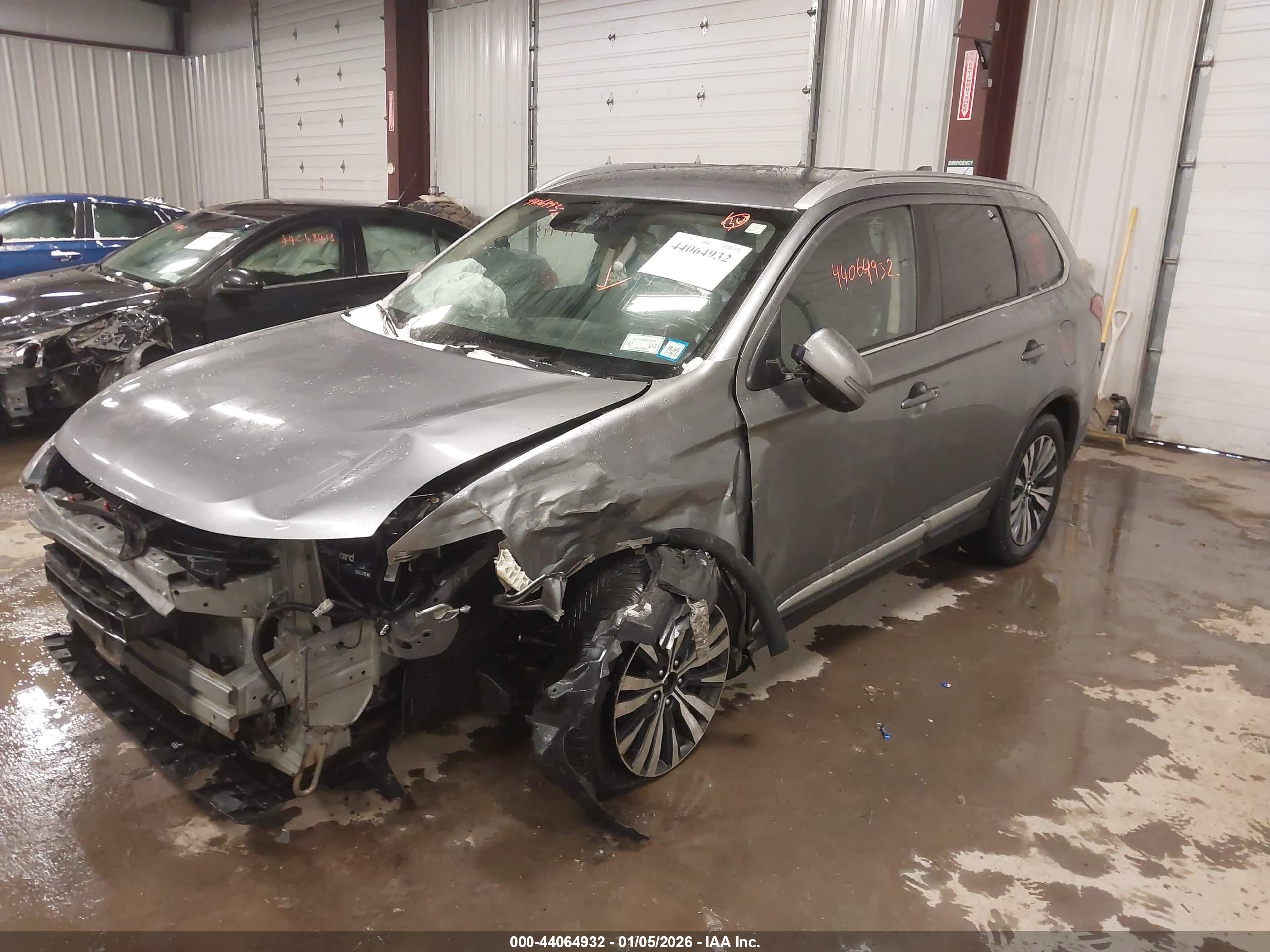 MITSUBISHI OUTLANDER image 2