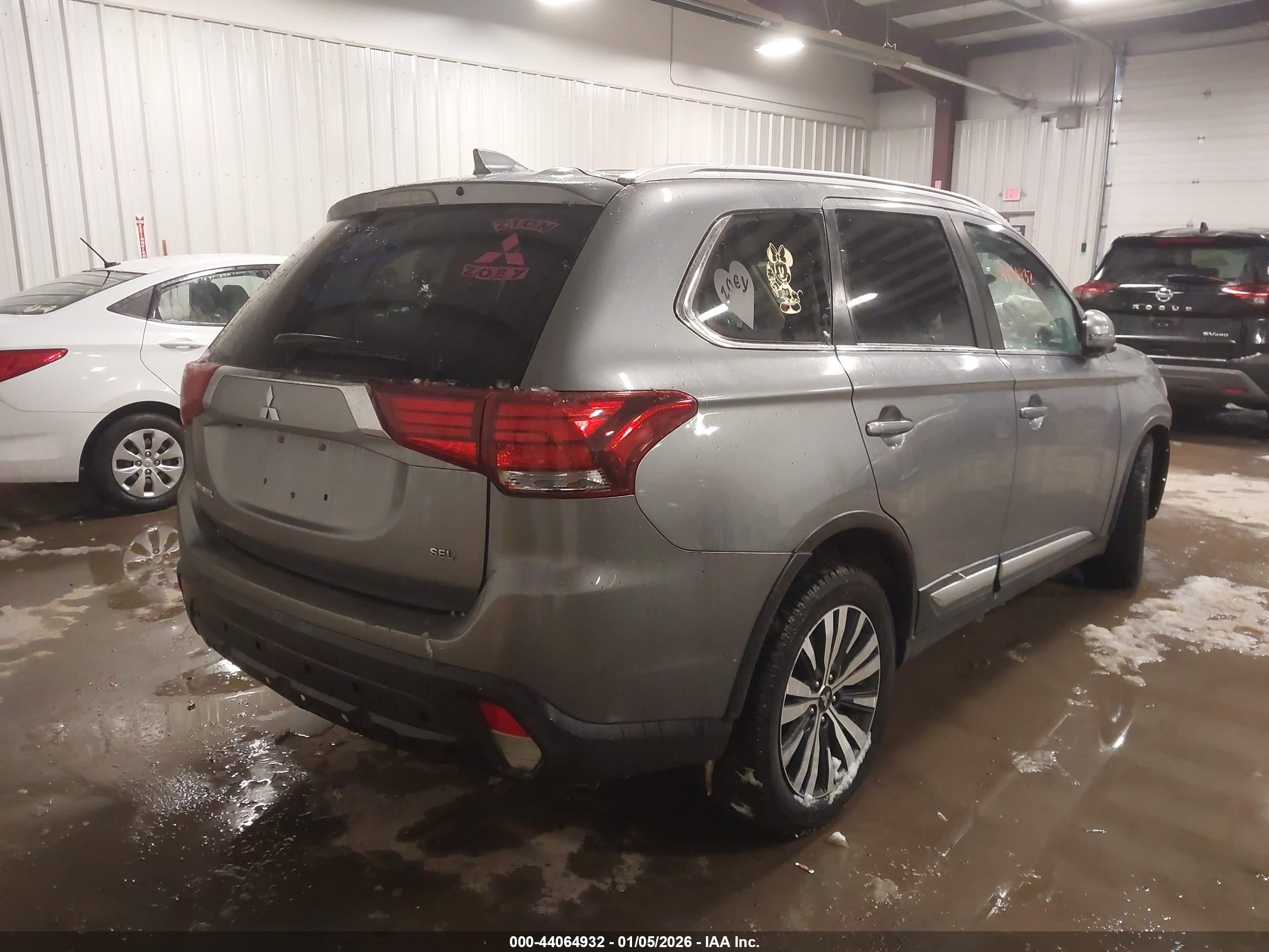 MITSUBISHI OUTLANDER image 4