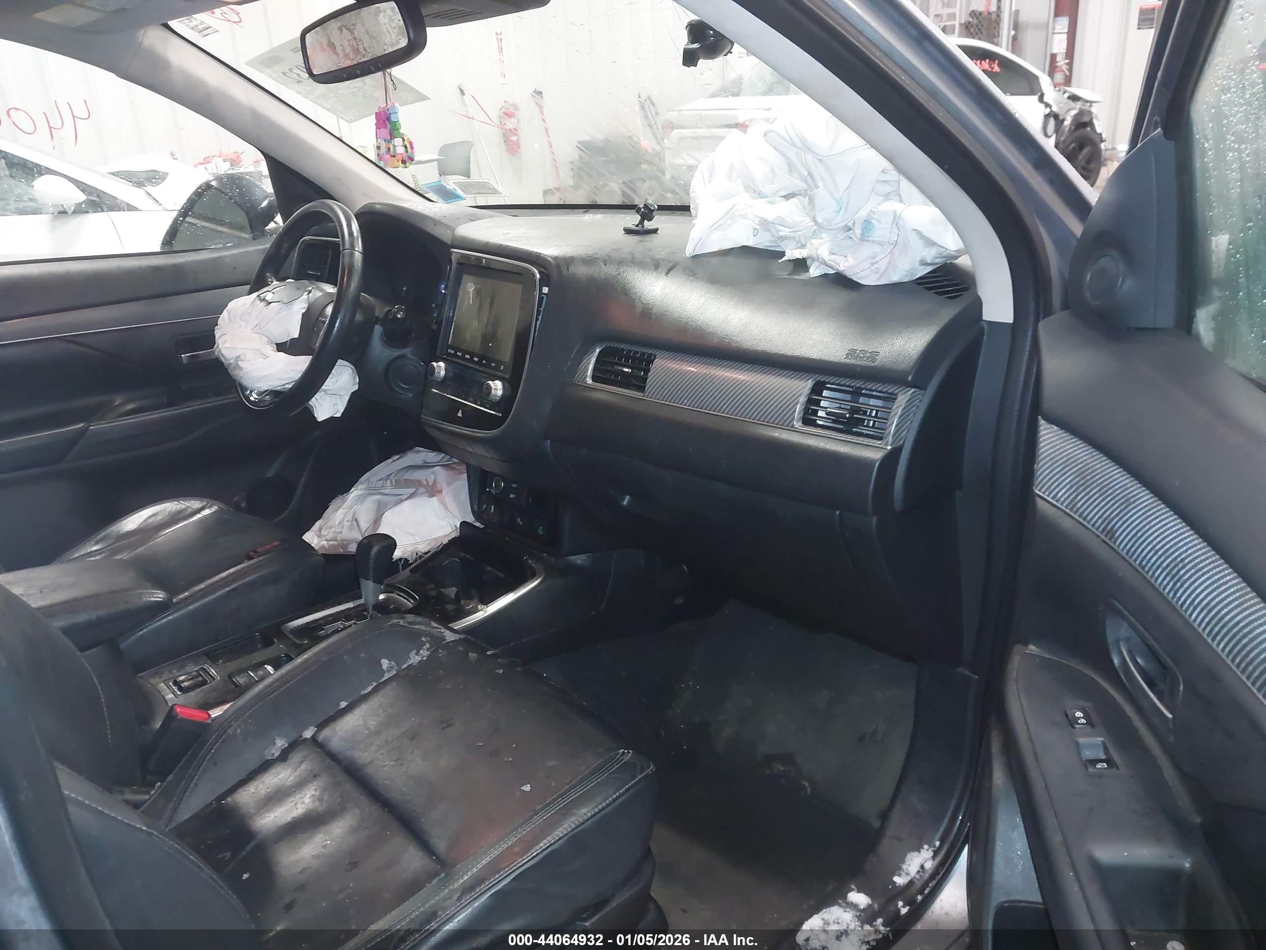 MITSUBISHI OUTLANDER image 5