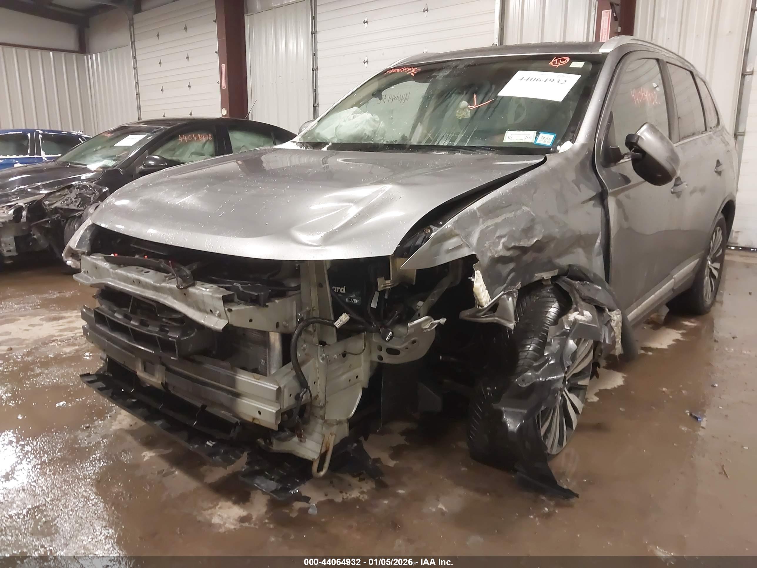 MITSUBISHI OUTLANDER image 6