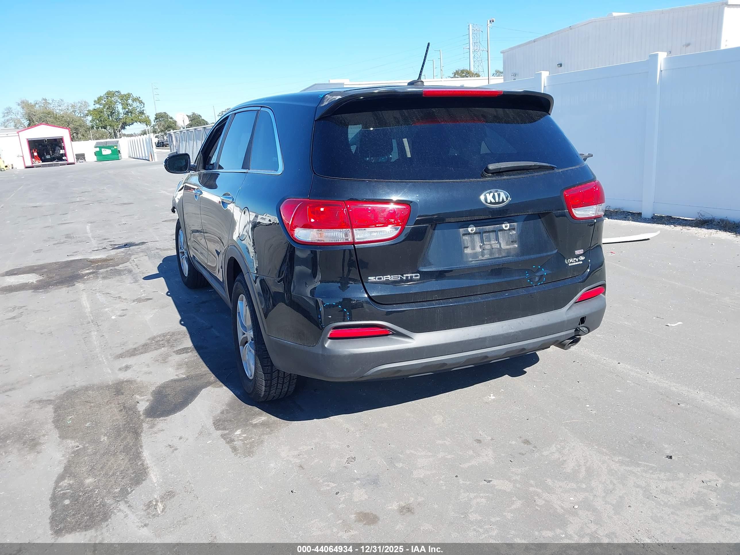 KIA SORENTO image 3