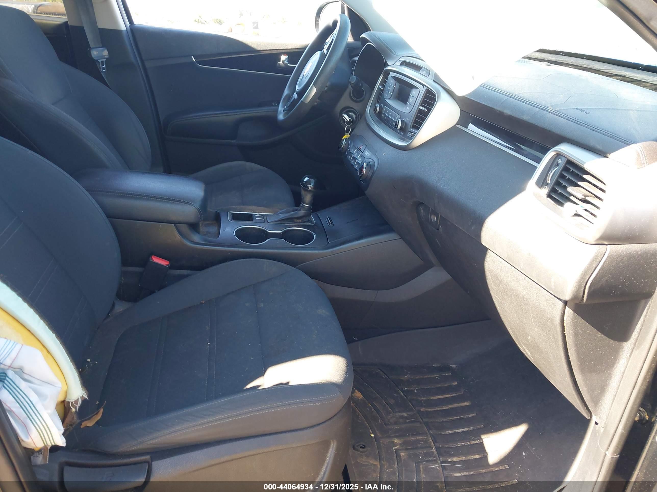 KIA SORENTO image 5