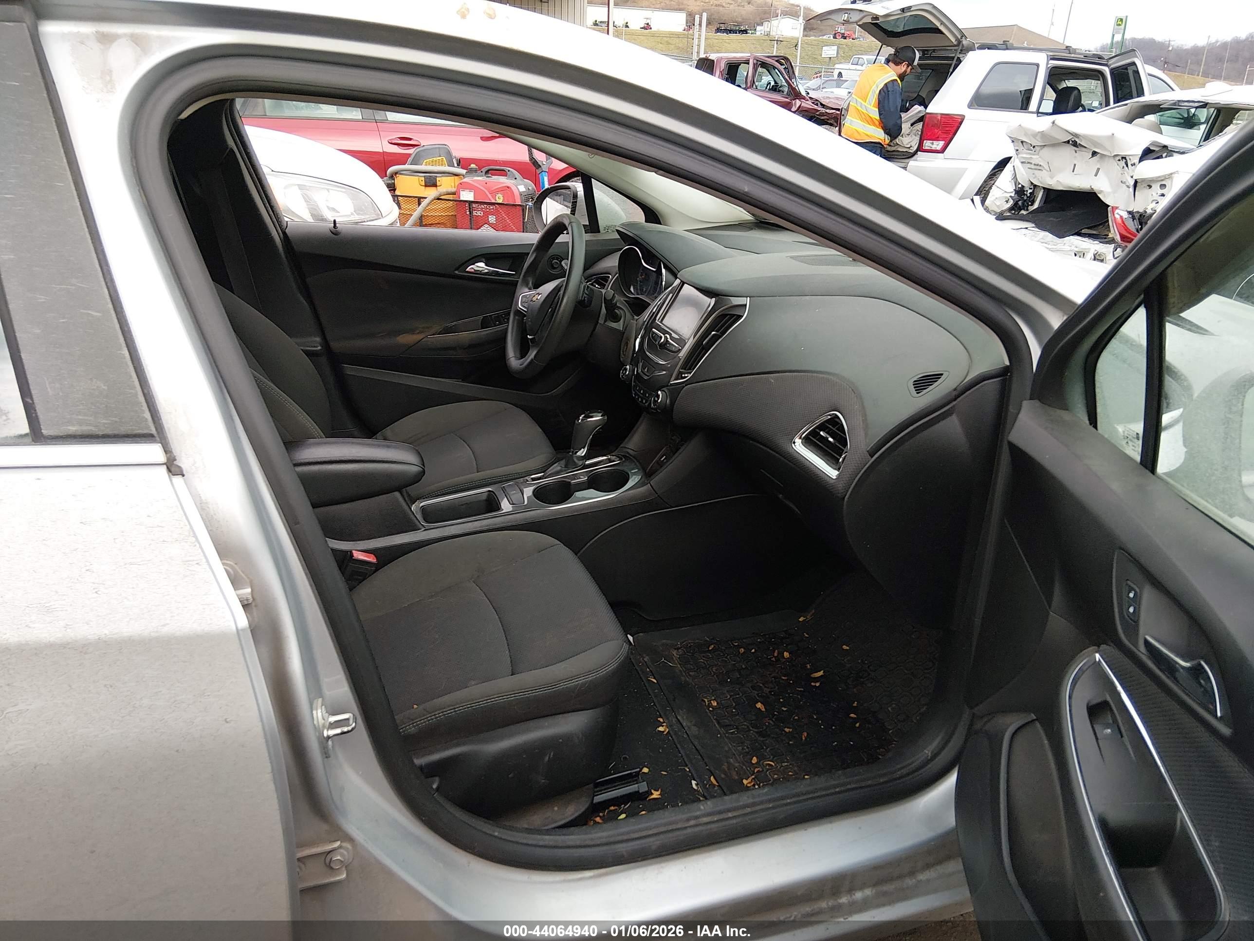 CHEVROLET CRUZE image 5
