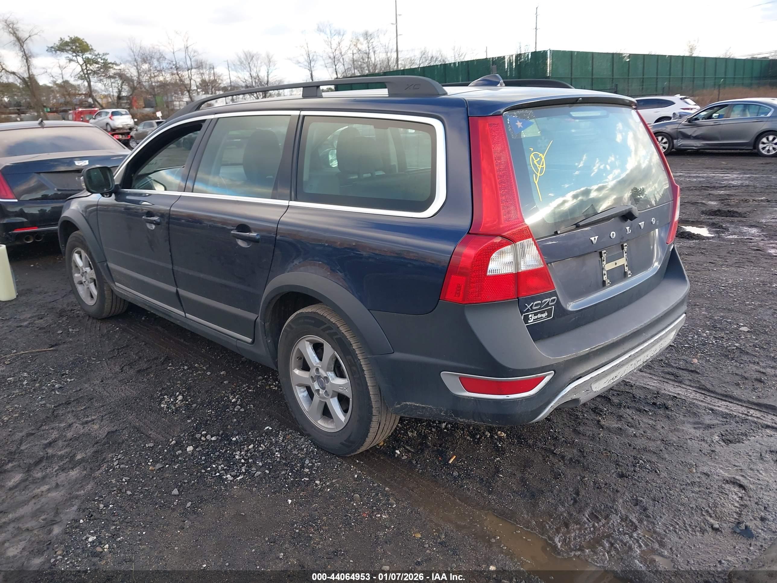 VOLVO XC70 image 3