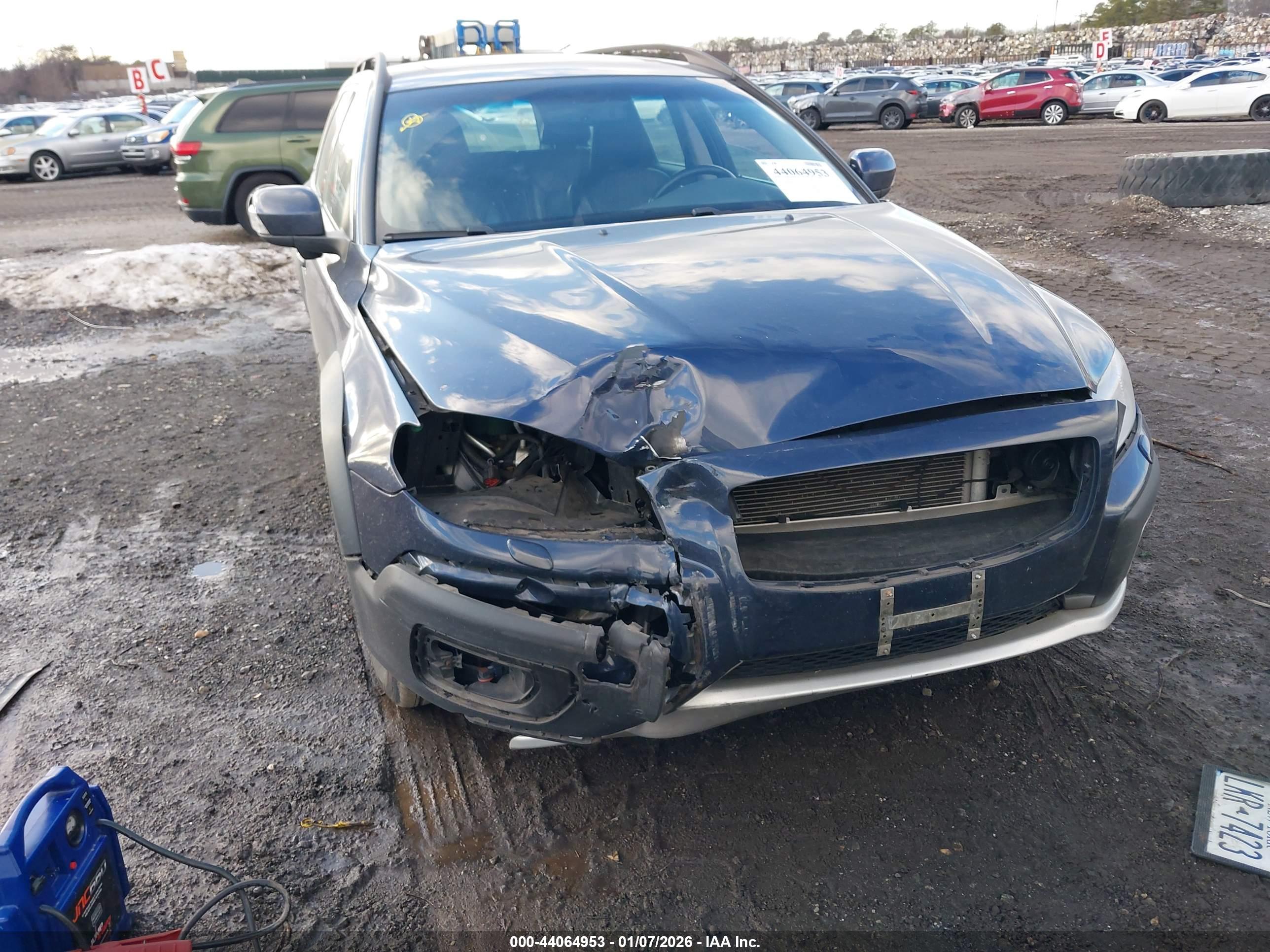 VOLVO XC70 image 6