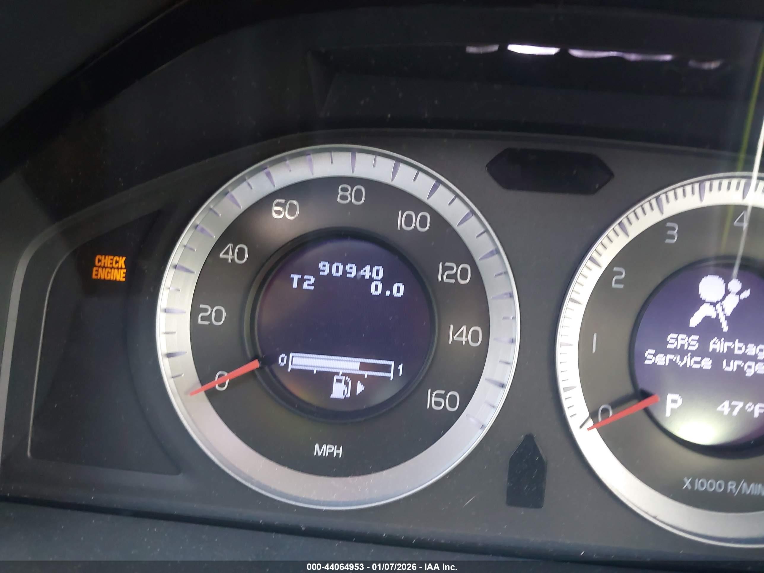 VOLVO XC70 image 7