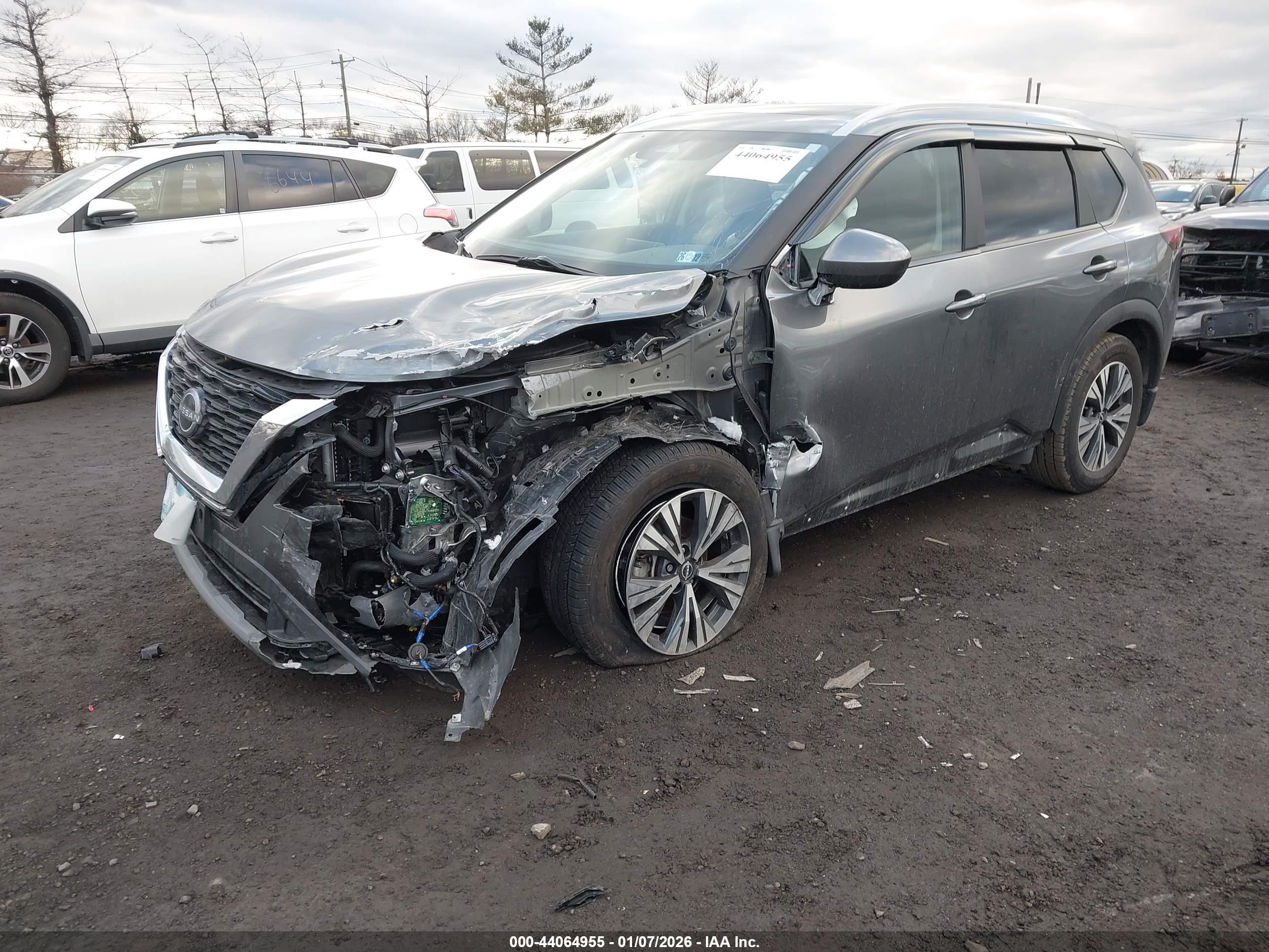 NISSAN ROGUE image 2