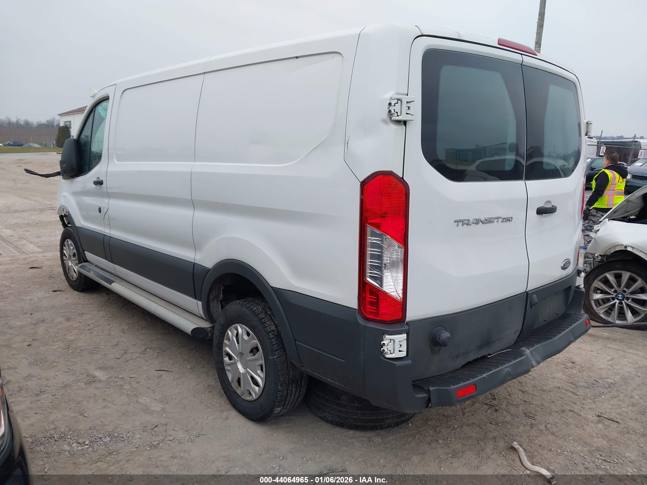 FORD TRANSIT-250 image 3